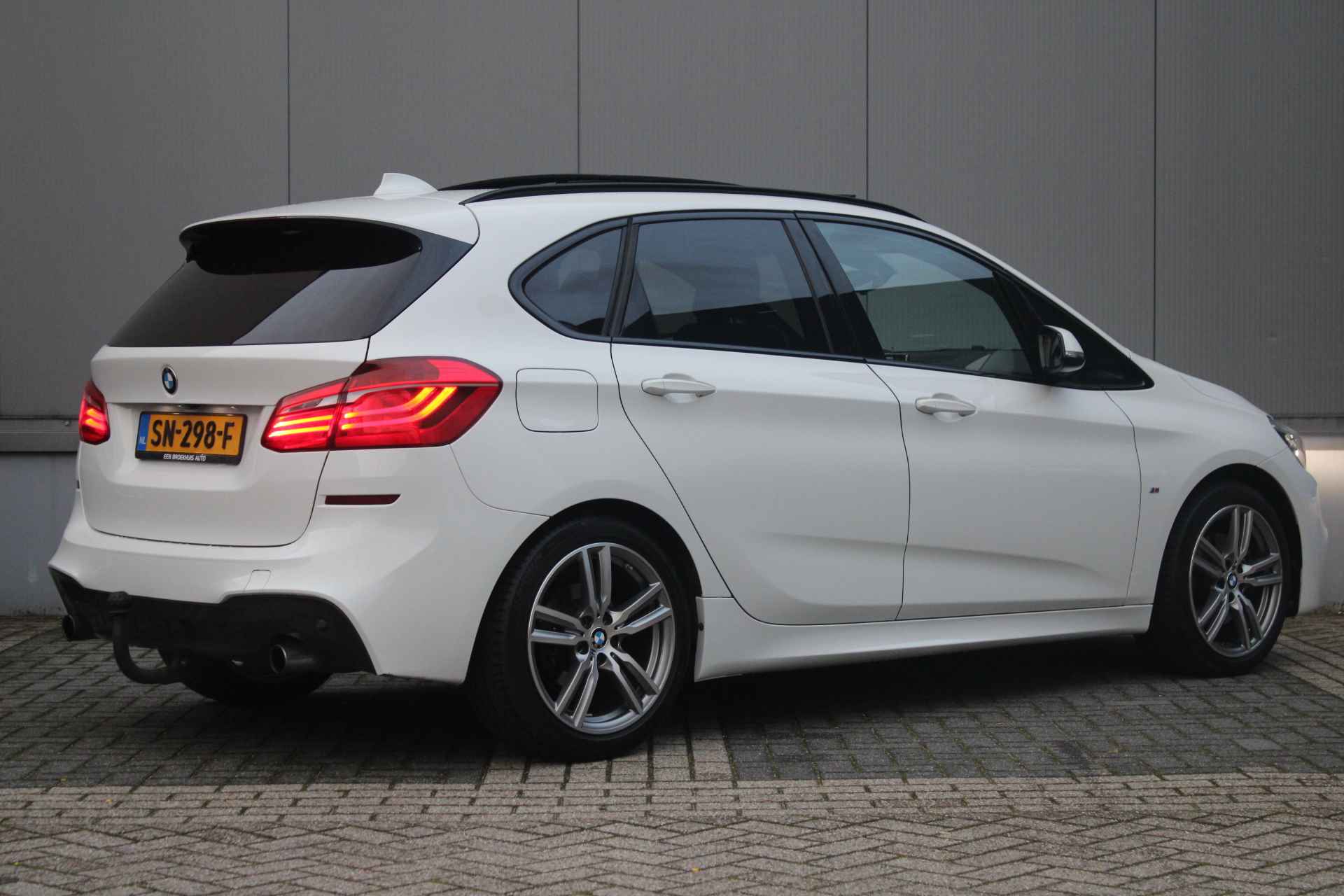 BMW 2 Serie Active Tourer 220i High Executive M-sport | PANORAMADAK | HEAD-UP DISPLAY | LEDER | CAMERA | COMFORTSTOELEN | LED KOPLAMPEN | - 6/46