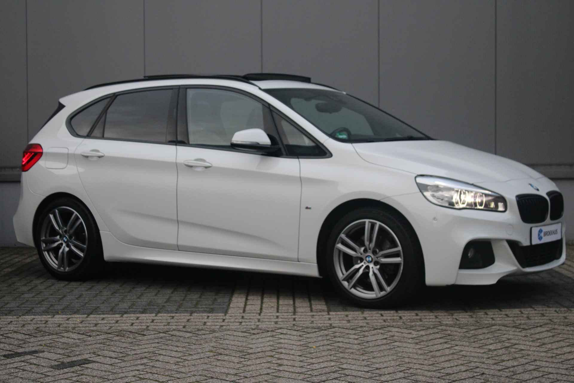 BMW 2 Serie Active Tourer 220i High Executive M-sport | PANORAMADAK | HEAD-UP DISPLAY | LEDER | CAMERA | COMFORTSTOELEN | LED KOPLAMPEN | - 8/46