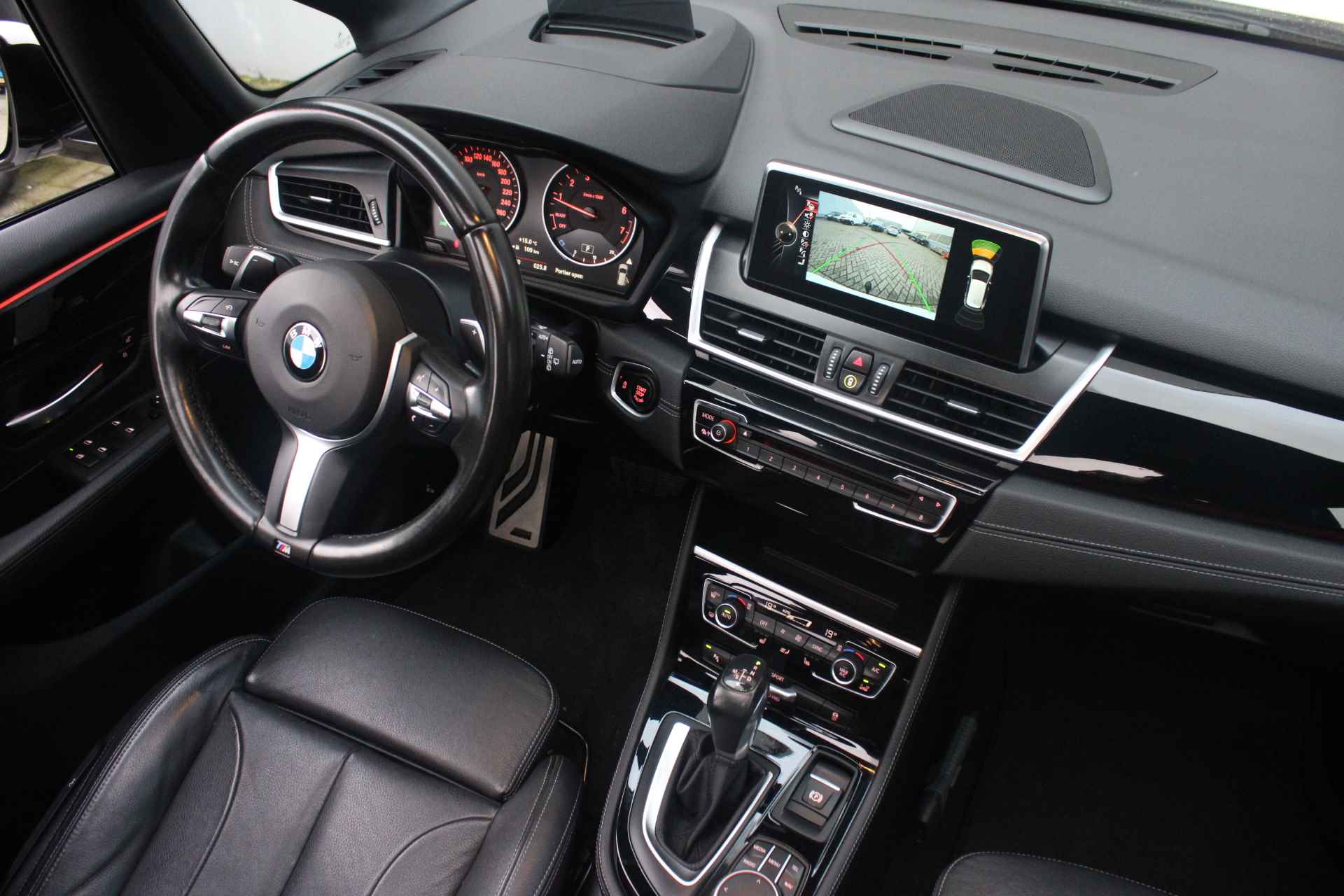 BMW 2 Serie Active Tourer 220i High Executive M-sport | PANORAMADAK | HEAD-UP DISPLAY | LEDER | CAMERA | COMFORTSTOELEN | LED KOPLAMPEN | - 19/46