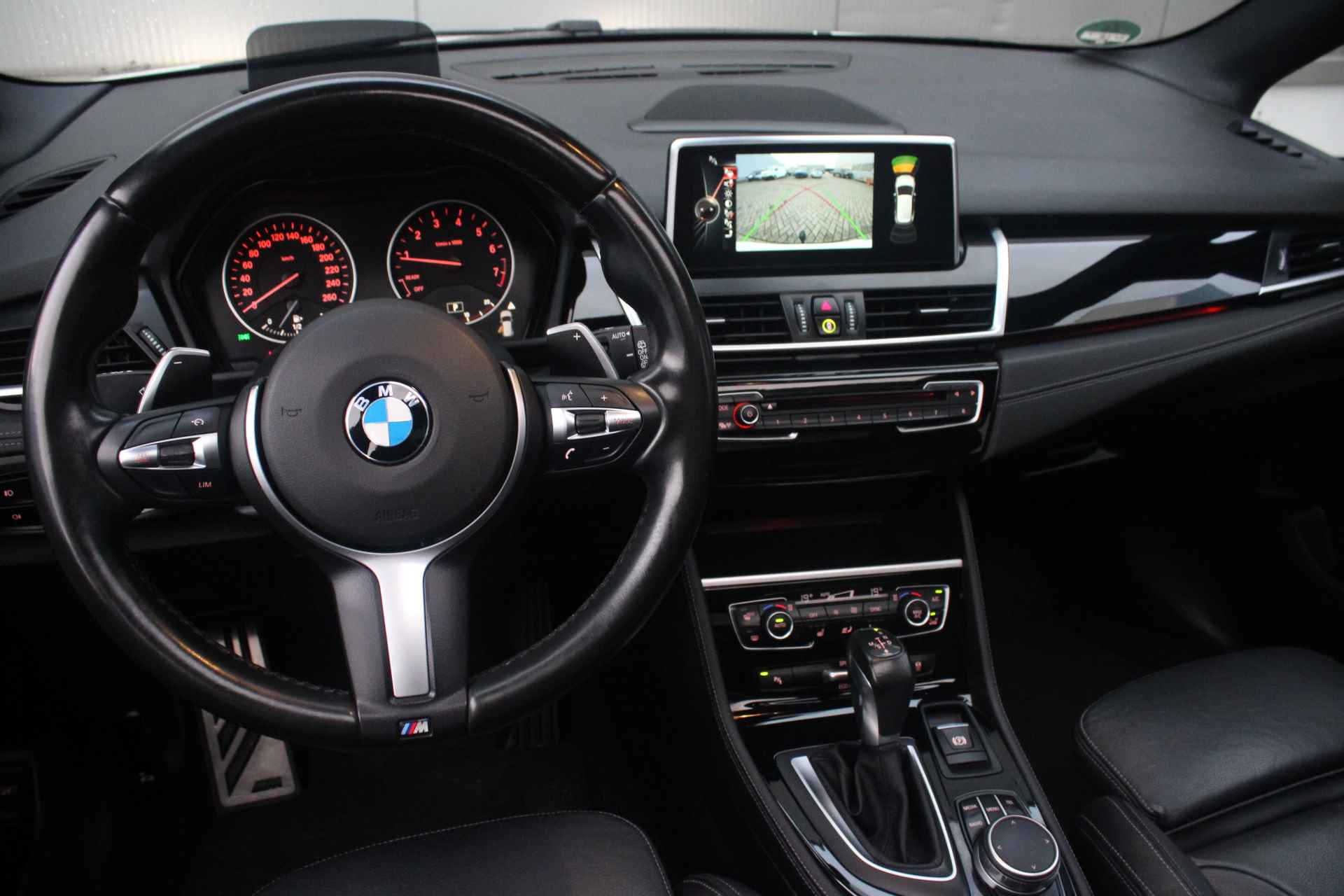 BMW 2 Serie Active Tourer 220i High Executive M-sport | PANORAMADAK | HEAD-UP DISPLAY | LEDER | CAMERA | COMFORTSTOELEN | LED KOPLAMPEN | - 21/46