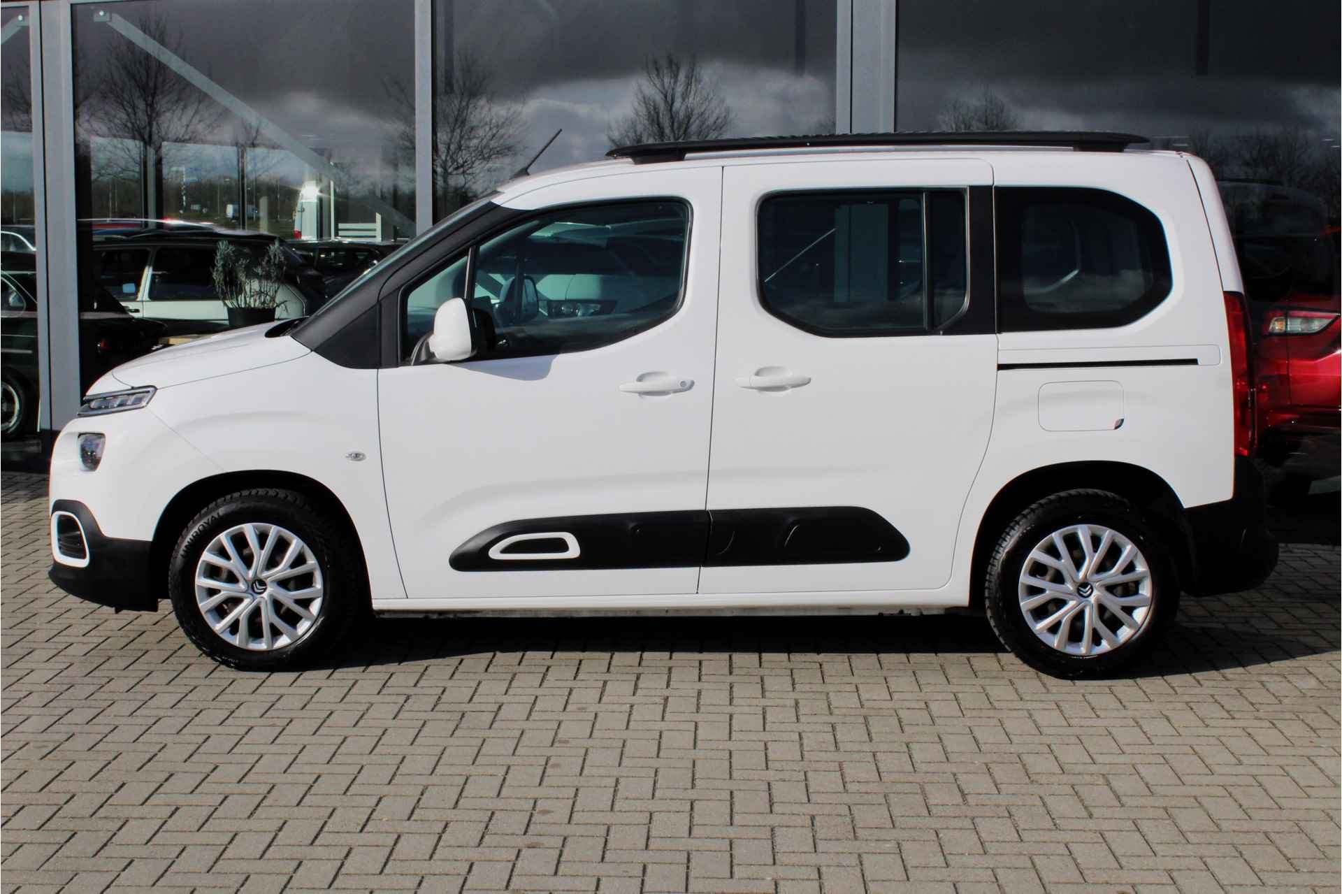 Citroën Berlingo 1.5 BlueHDI Feel CARPLAY STOELVERW. 91139KM! - 3/16