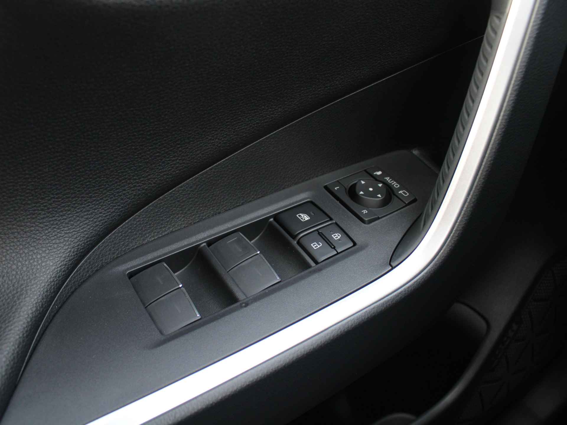 Suzuki Across 2.5 Plug-in Hybrid Style NIEUW 6 JAAR GARANTIE Carplay/Android Auto Draadloos, Keyless Go, Voorstoelen/Stuur Verwarmd, Adaptieve Cruise Control - 36/44