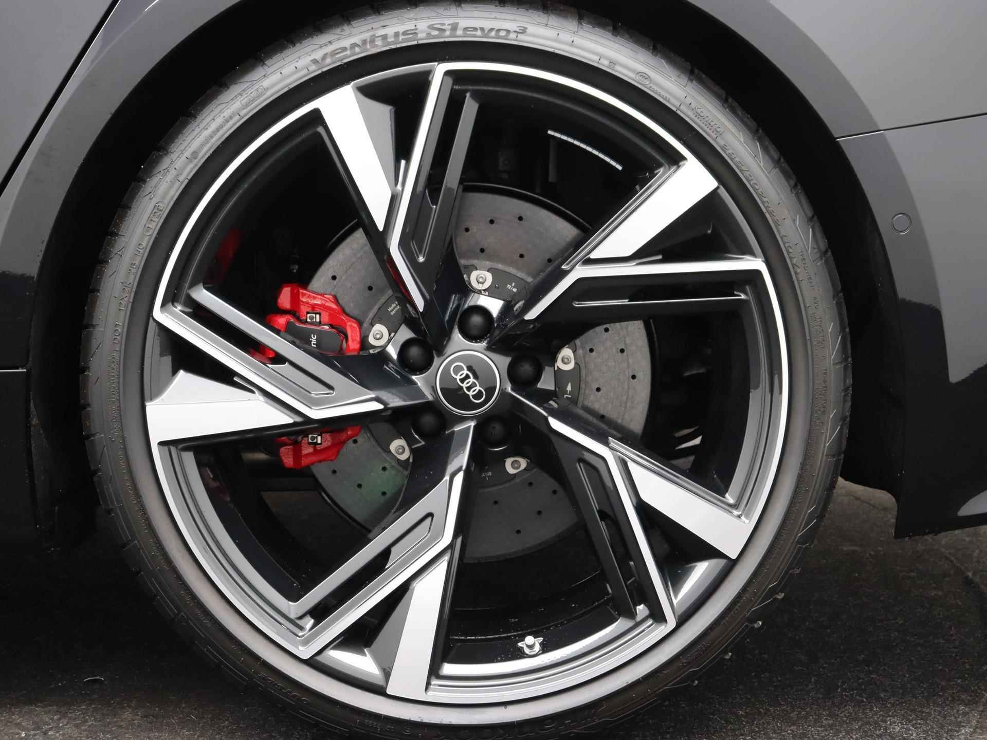 Audi RS6 TFSI quattro 600 PK | Head-up display | Bang & Olufsen Soundsystem | 22 inch lm velgen | RS Dynamic Pakket Plus | RS Design pakket Rood |Optiekpakket Zwart Plus | Panorama dak | RS Sportuitlaat | Keramische remschijven Rood | RS Sportonderstel Plus | Servosluiting deuren | Nu € 36.129,- ACTIEKORTING! | DIRECT LEVERBAAR! | NIEUWE AUTO! | - 11/35