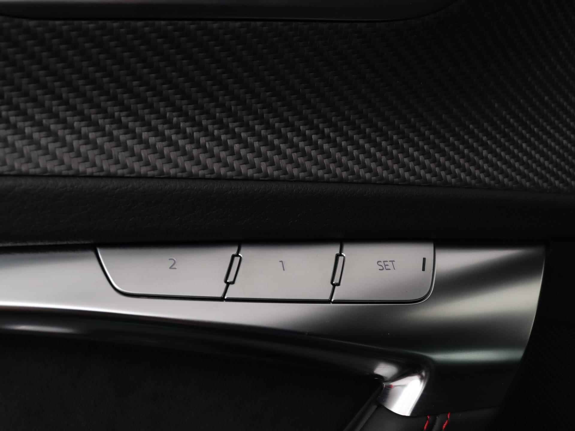 Audi RS6 TFSI quattro 600 PK | Head-up display | Bang & Olufsen Soundsystem | 22 inch lm velgen | RS Dynamic Pakket Plus | RS Design pakket Rood |Optiekpakket Zwart Plus | Panorama dak | RS Sportuitlaat | Keramische remschijven Rood | RS Sportonderstel Plus | Servosluiting deuren | Nu € 36.129,- ACTIEKORTING! | DIRECT LEVERBAAR! | NIEUWE AUTO! | - 25/35