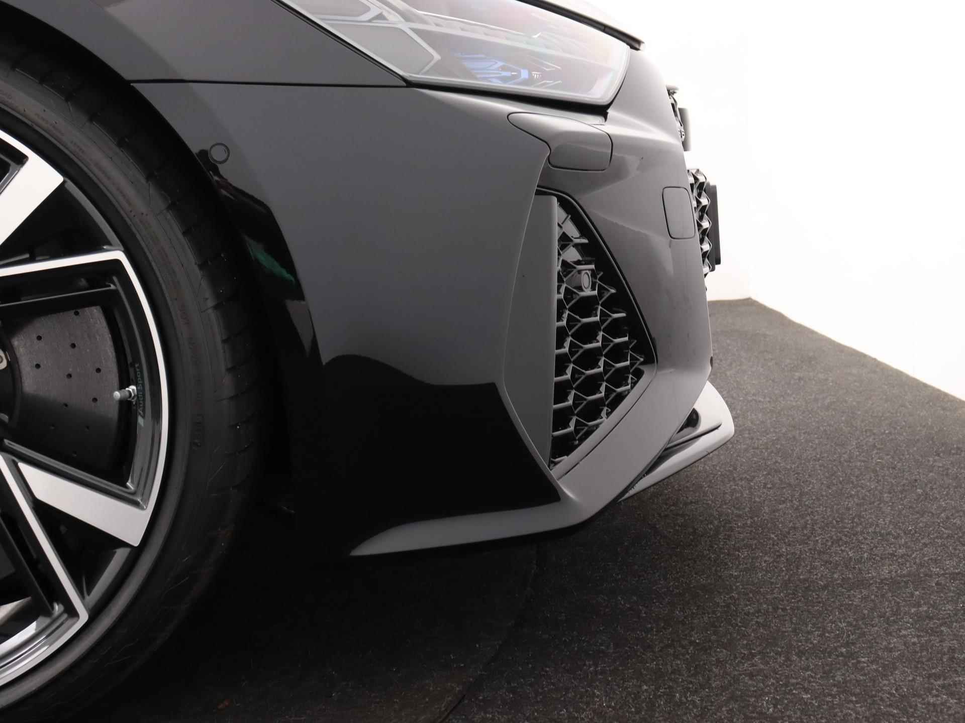 Audi RS6 TFSI quattro 600 PK | Head-up display | Bang & Olufsen Soundsystem | 22 inch lm velgen | RS Dynamic Pakket Plus | RS Design pakket Rood |Optiekpakket Zwart Plus | Panorama dak | RS Sportuitlaat | Keramische remschijven Rood | RS Sportonderstel Plus | Servosluiting deuren | Nu € 36.129,- ACTIEKORTING! | DIRECT LEVERBAAR! | NIEUWE AUTO! | - 29/35