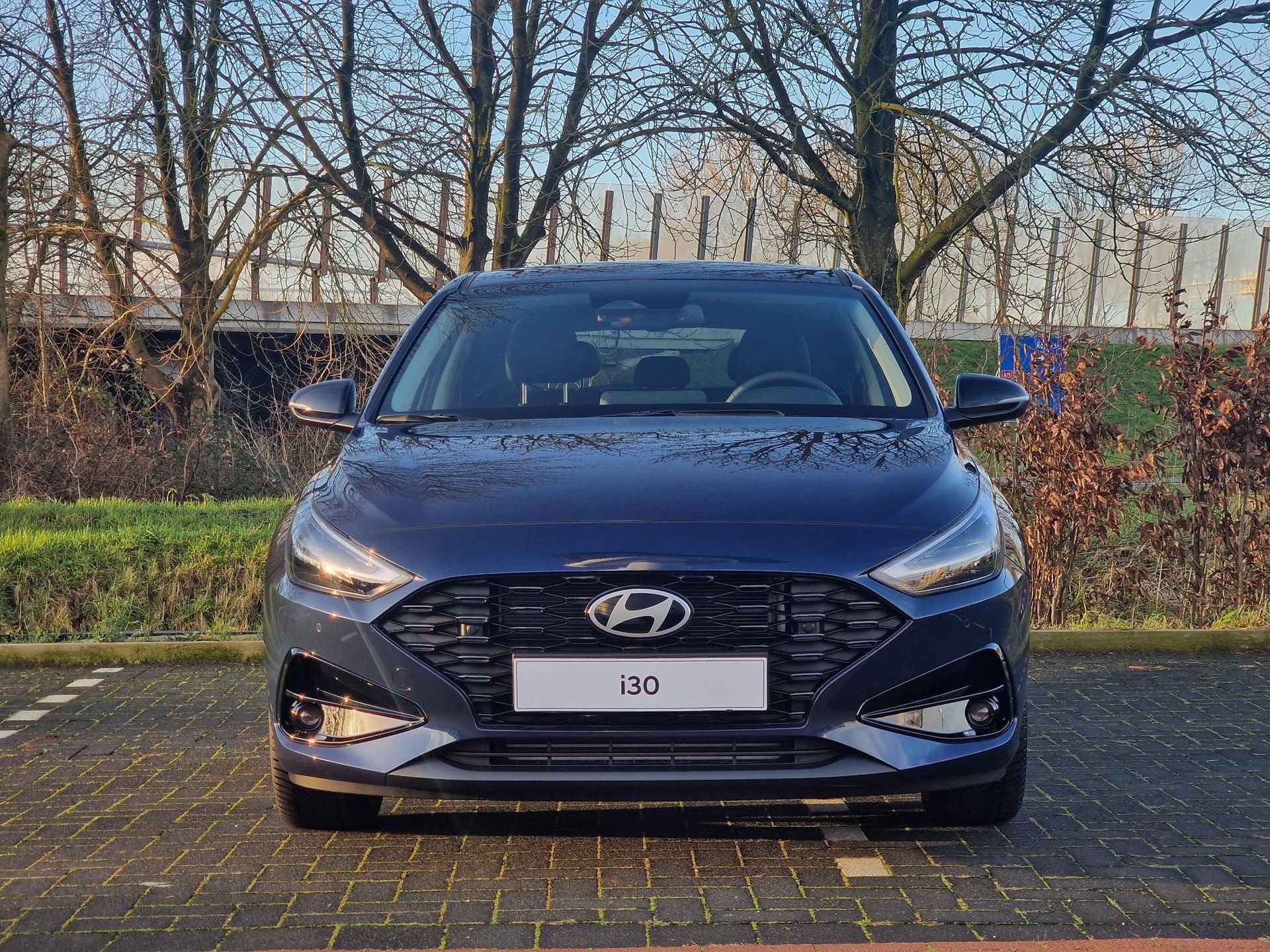 Hyundai i30 1.5 T-GDi MHEV Premium | €2000 KORTING | AFNEEMBARE TREKHAAK | ALL SEASON BANDEN | STOEL/-STUUR VERWARMING | - 3/38