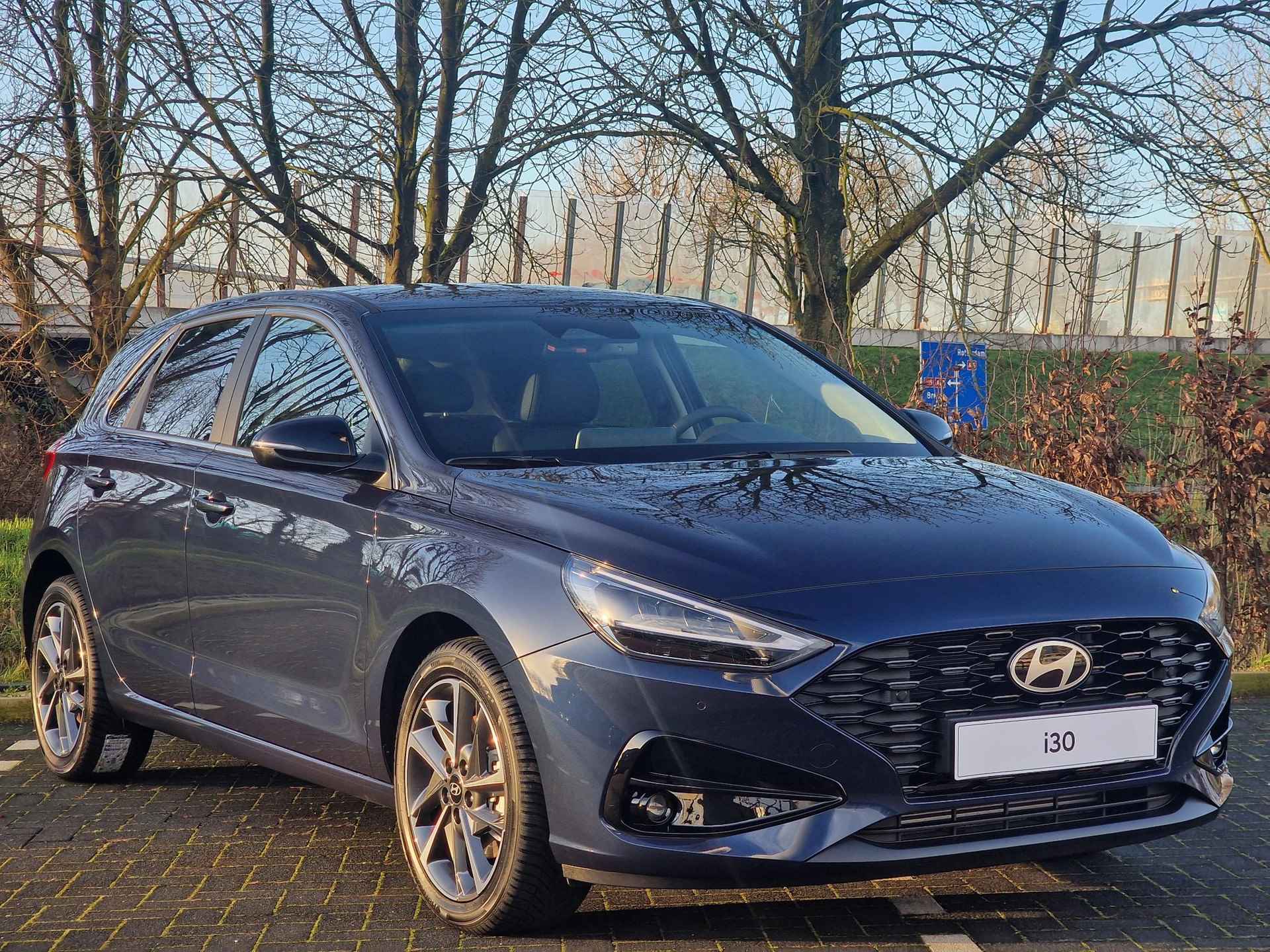 Hyundai i30 1.5 T-GDi MHEV Premium | €2000 KORTING | AFNEEMBARE TREKHAAK | ALL SEASON BANDEN | STOEL/-STUUR VERWARMING | - 4/38