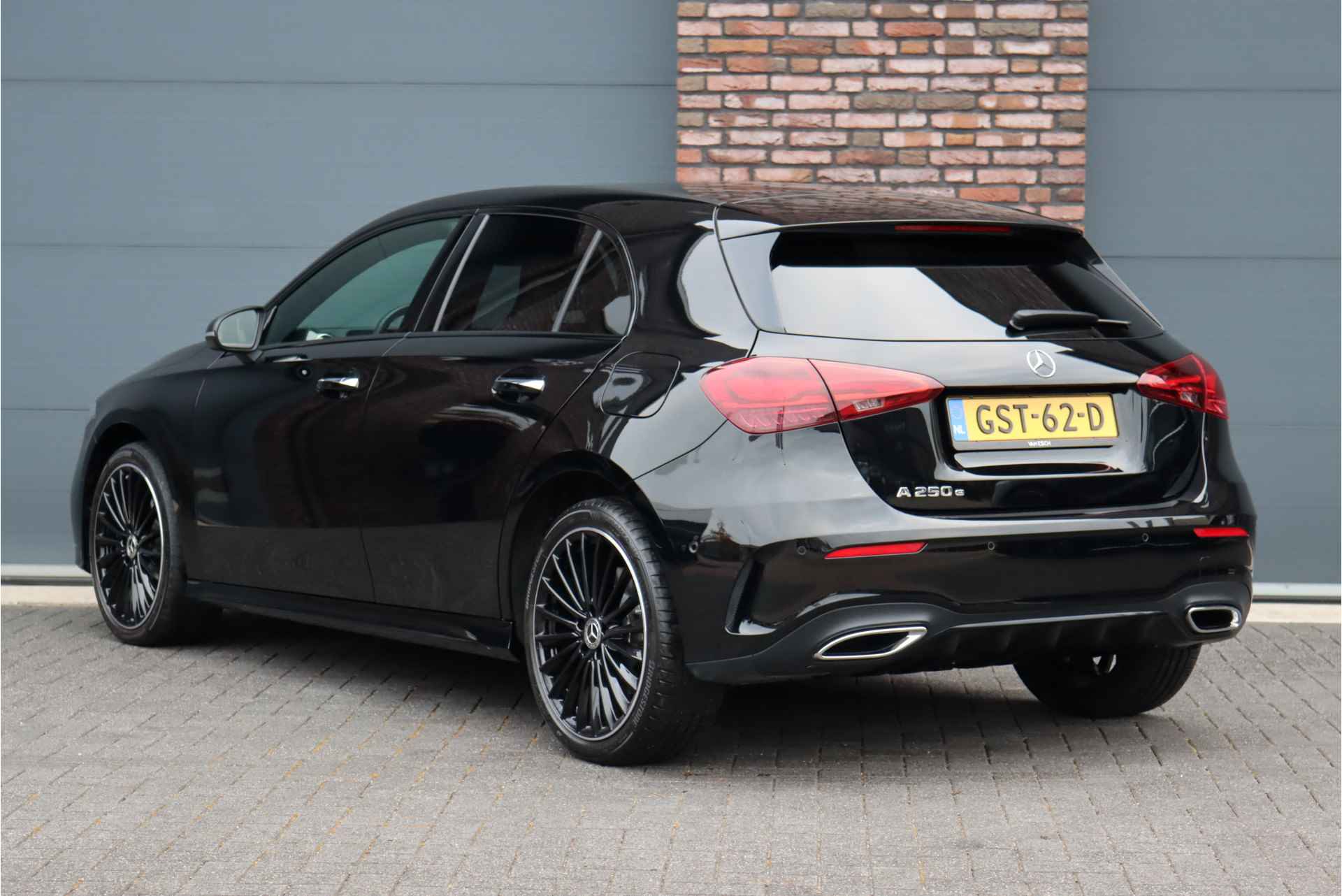 Mercedes-Benz A-Klasse 250 e AMG Line Aut8 | Distronic | Burmester | Keyless Go | Verwarmd Stuurwiel | Camera | Multibeam LED | Sfeerverlichting | Nightpakket | Zitcomfortpakket | - 6/38