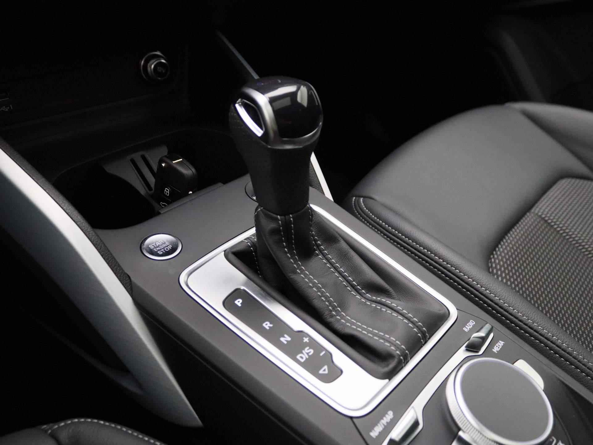 Audi Q2 35 TFSI S Edition 150 PK | S-line exterieur | S-line interieur | Automaat | Camera | Navigatie | Panoramadak | Adaptive Cruise Control | Stoelverwarming | Apple Carplay | Android Auto | Lichtmetalen velgen | Climate Control | SONOS Premium | Fabrieksgarantie | - 23/48