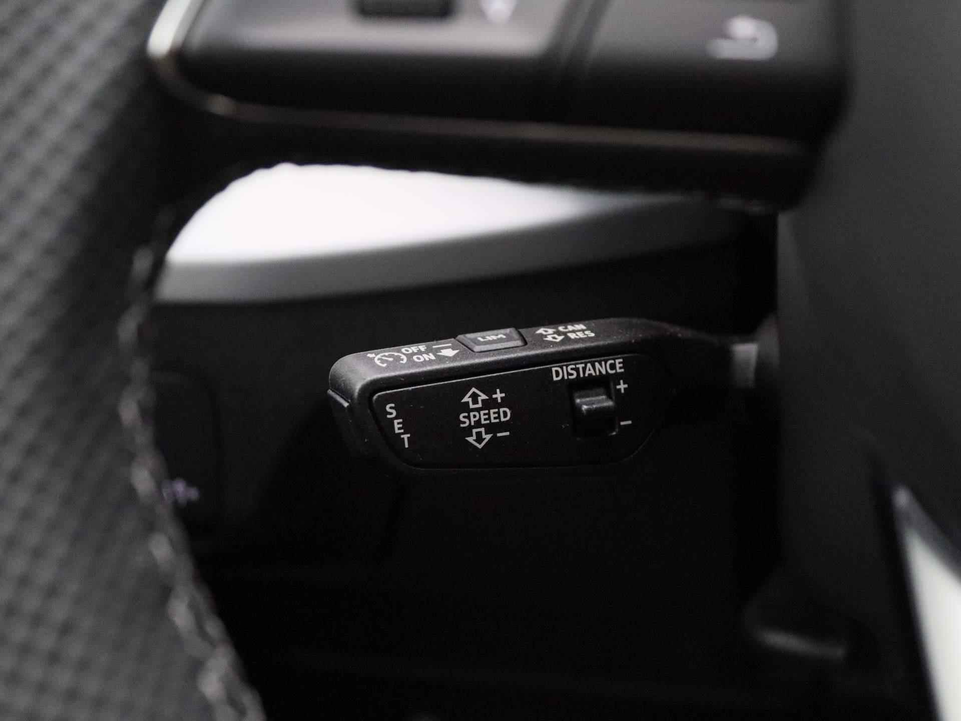 Audi Q2 35 TFSI S Edition 150 PK | S-line exterieur | S-line interieur | Automaat | Camera | Navigatie | Panoramadak | Adaptive Cruise Control | Stoelverwarming | Apple Carplay | Android Auto | Lichtmetalen velgen | Climate Control | SONOS Premium | Fabrieksgarantie | - 25/48