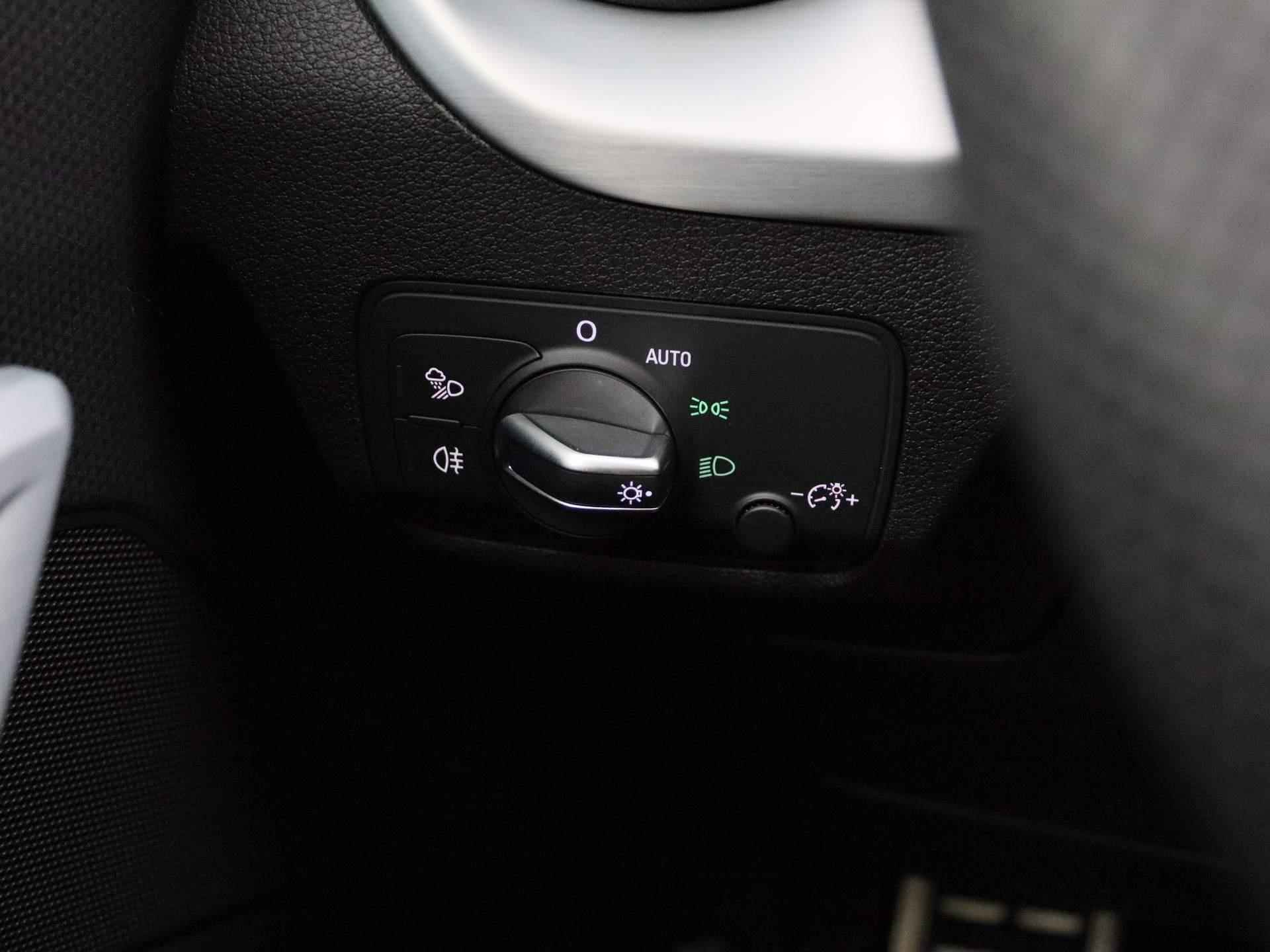 Audi Q2 35 TFSI S Edition 150 PK | S-line exterieur | S-line interieur | Automaat | Camera | Navigatie | Panoramadak | Adaptive Cruise Control | Stoelverwarming | Apple Carplay | Android Auto | Lichtmetalen velgen | Climate Control | SONOS Premium | Fabrieksgarantie | - 29/48