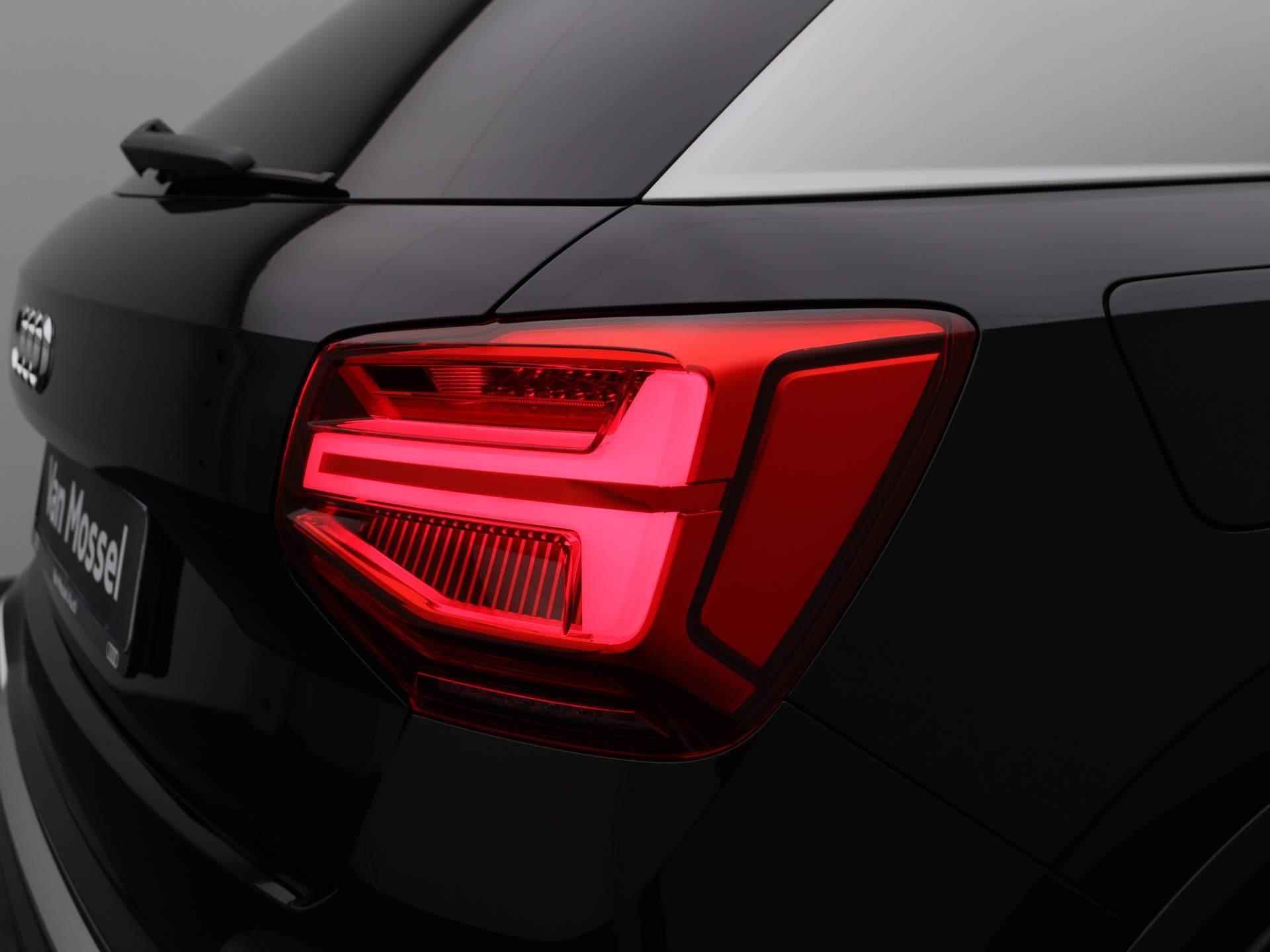 Audi Q2 35 TFSI S Edition 150 PK | S-line exterieur | S-line interieur | Automaat | Camera | Navigatie | Panoramadak | Adaptive Cruise Control | Stoelverwarming | Apple Carplay | Android Auto | Lichtmetalen velgen | Climate Control | SONOS Premium | Fabrieksgarantie | - 40/48