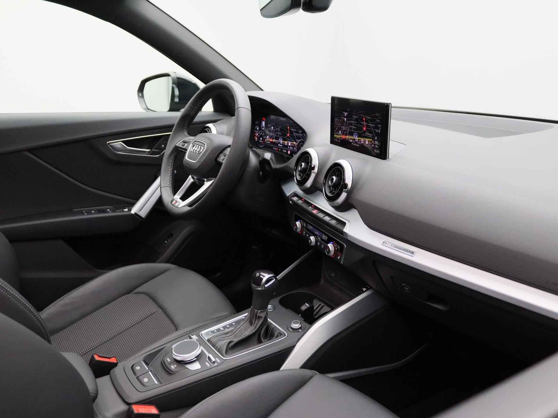 Audi Q2 35 TFSI S Edition 150 PK | S-line exterieur | S-line interieur | Automaat | Camera | Navigatie | Panoramadak | Adaptive Cruise Control | Stoelverwarming | Apple Carplay | Android Auto | Lichtmetalen velgen | Climate Control | SONOS Premium | Fabrieksgarantie | - 41/48