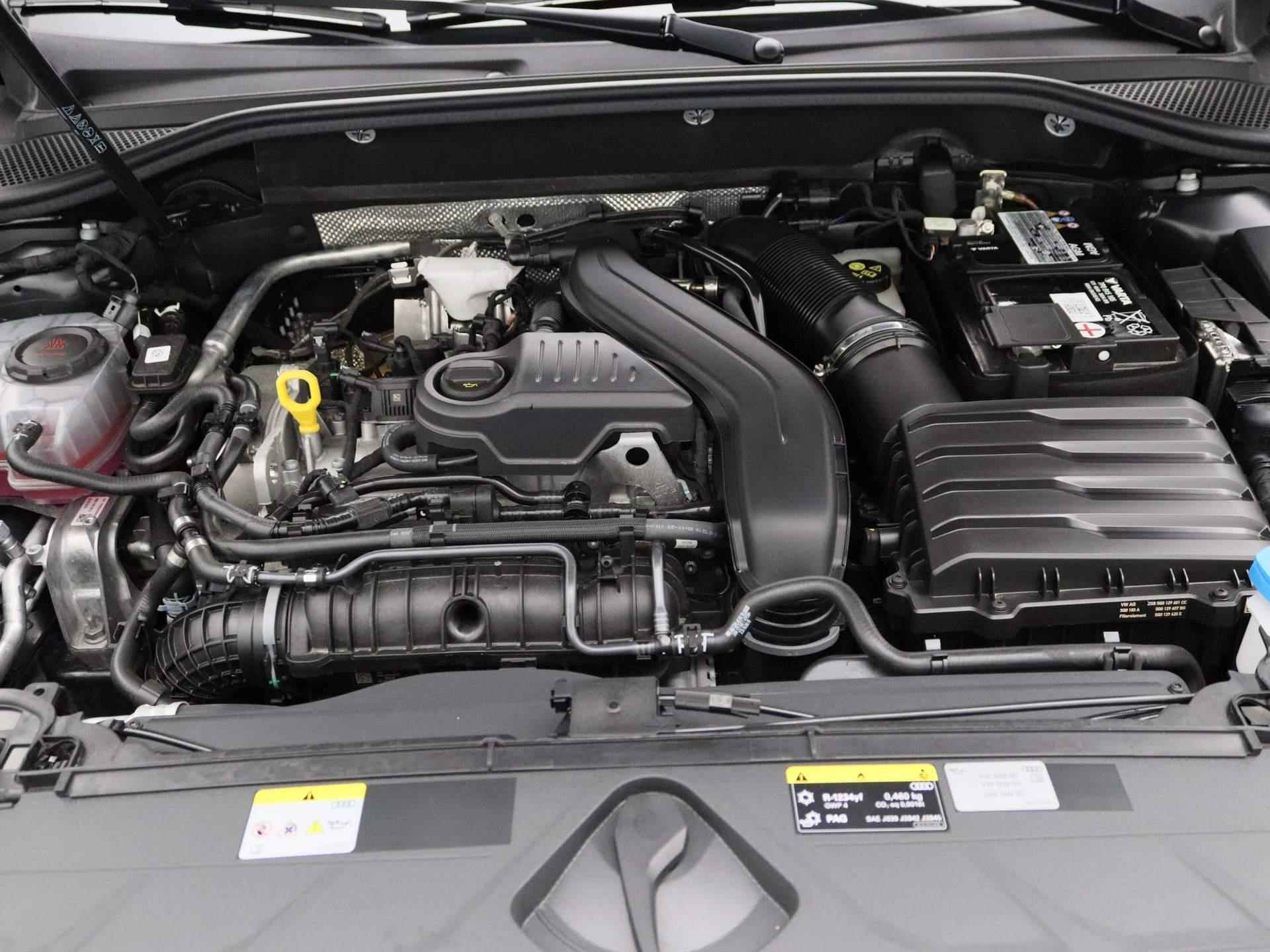 Audi Q2 35 TFSI S Edition 150 PK | S-line exterieur | S-line interieur | Automaat | Camera | Navigatie | Panoramadak | Adaptive Cruise Control | Stoelverwarming | Apple Carplay | Android Auto | Lichtmetalen velgen | Climate Control | SONOS Premium | Fabrieksgarantie | - 44/48