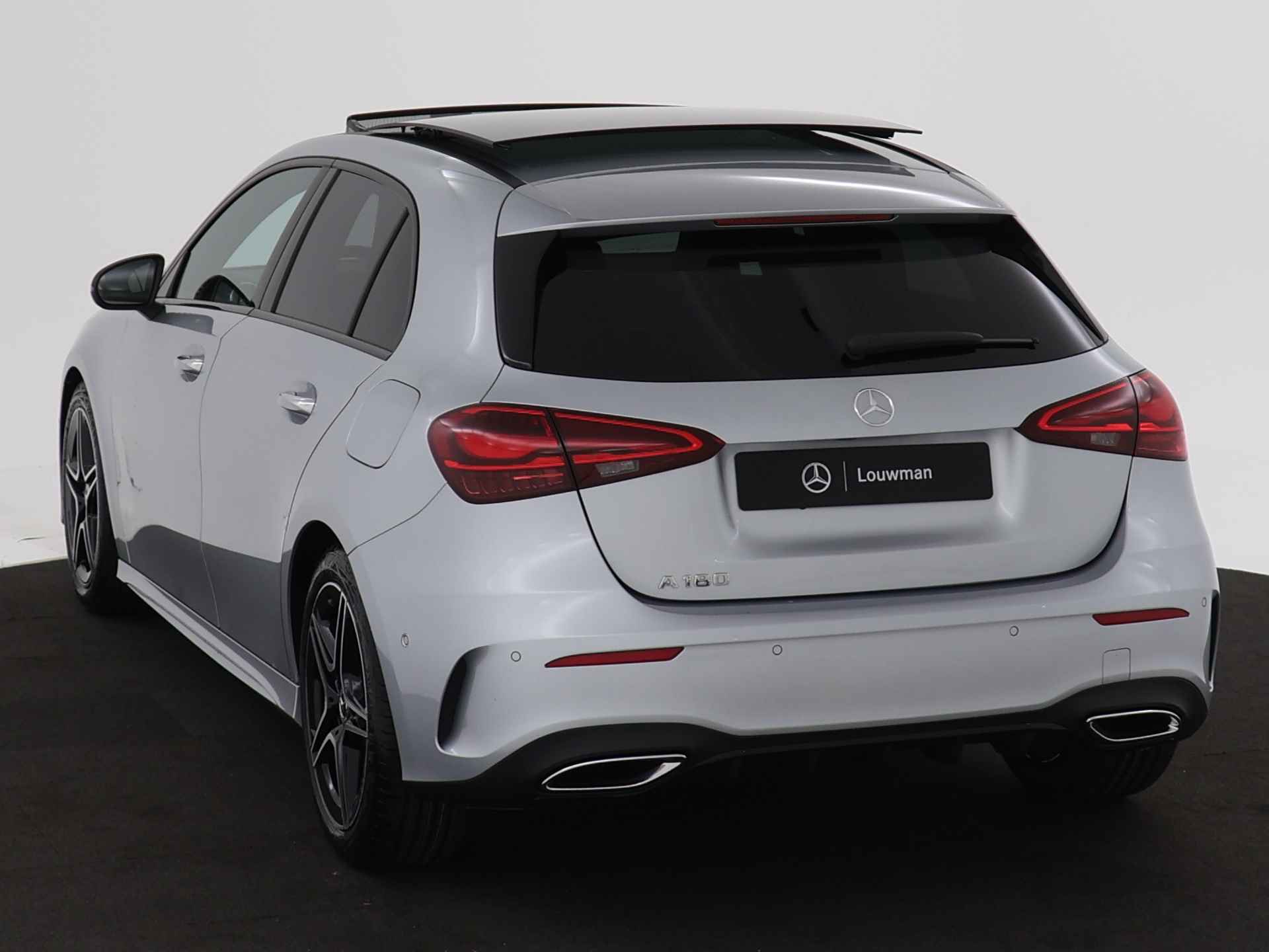 Mercedes-Benz A-Klasse 180 Star Edition AMG Line | Nightpakket | Dodehoekassistent | Parkeerpakket met achteruitrijcamera | KEYLESS GO | Extra USB-poorten | Draadloos oplaadsysteem voor smartphone | Sfeerverlichting | - 14/38