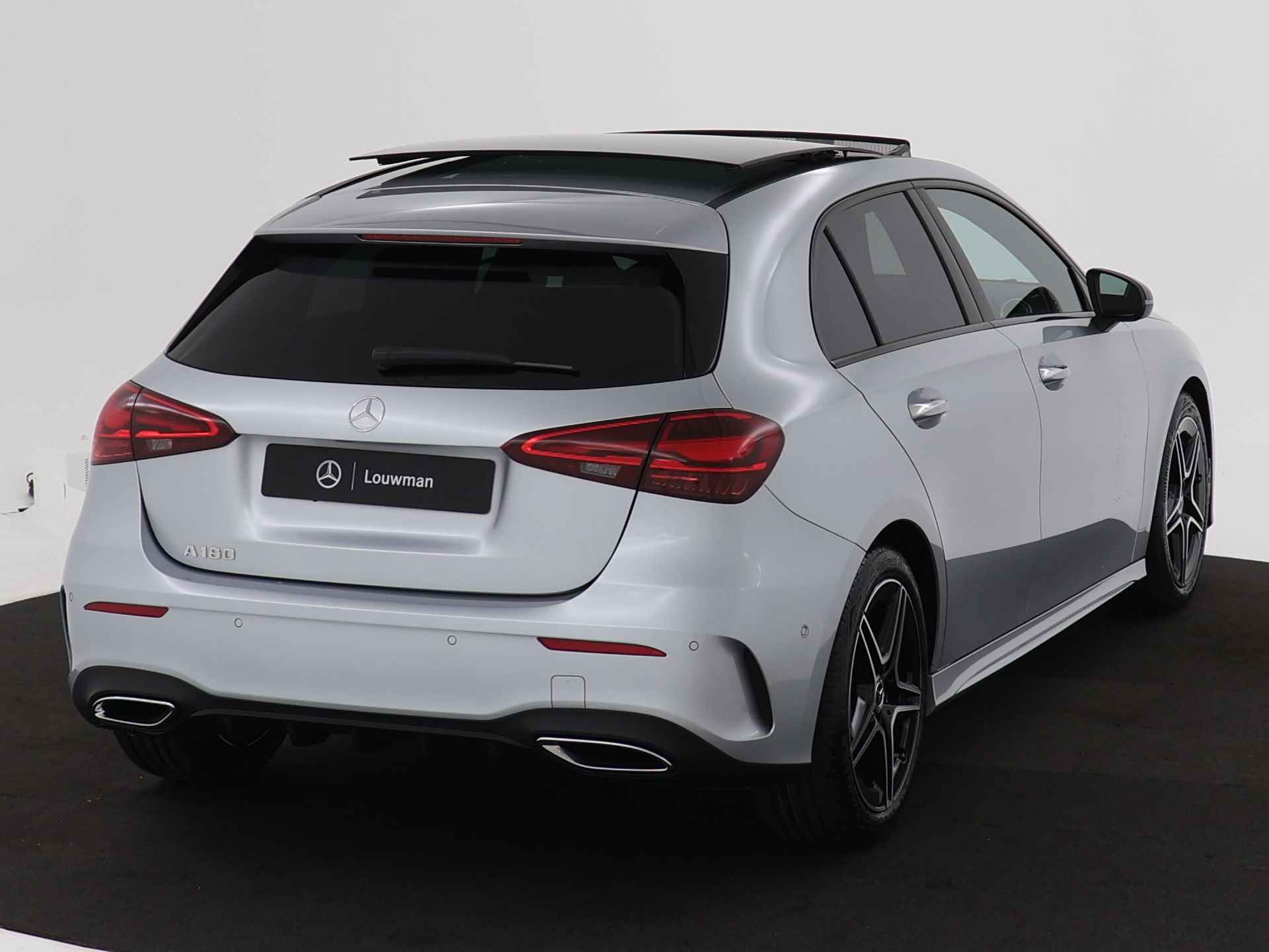 Mercedes-Benz A-Klasse 180 Star Edition AMG Line | Nightpakket | Dodehoekassistent | Parkeerpakket met achteruitrijcamera | KEYLESS GO | Extra USB-poorten | Draadloos oplaadsysteem voor smartphone | Sfeerverlichting | - 15/38