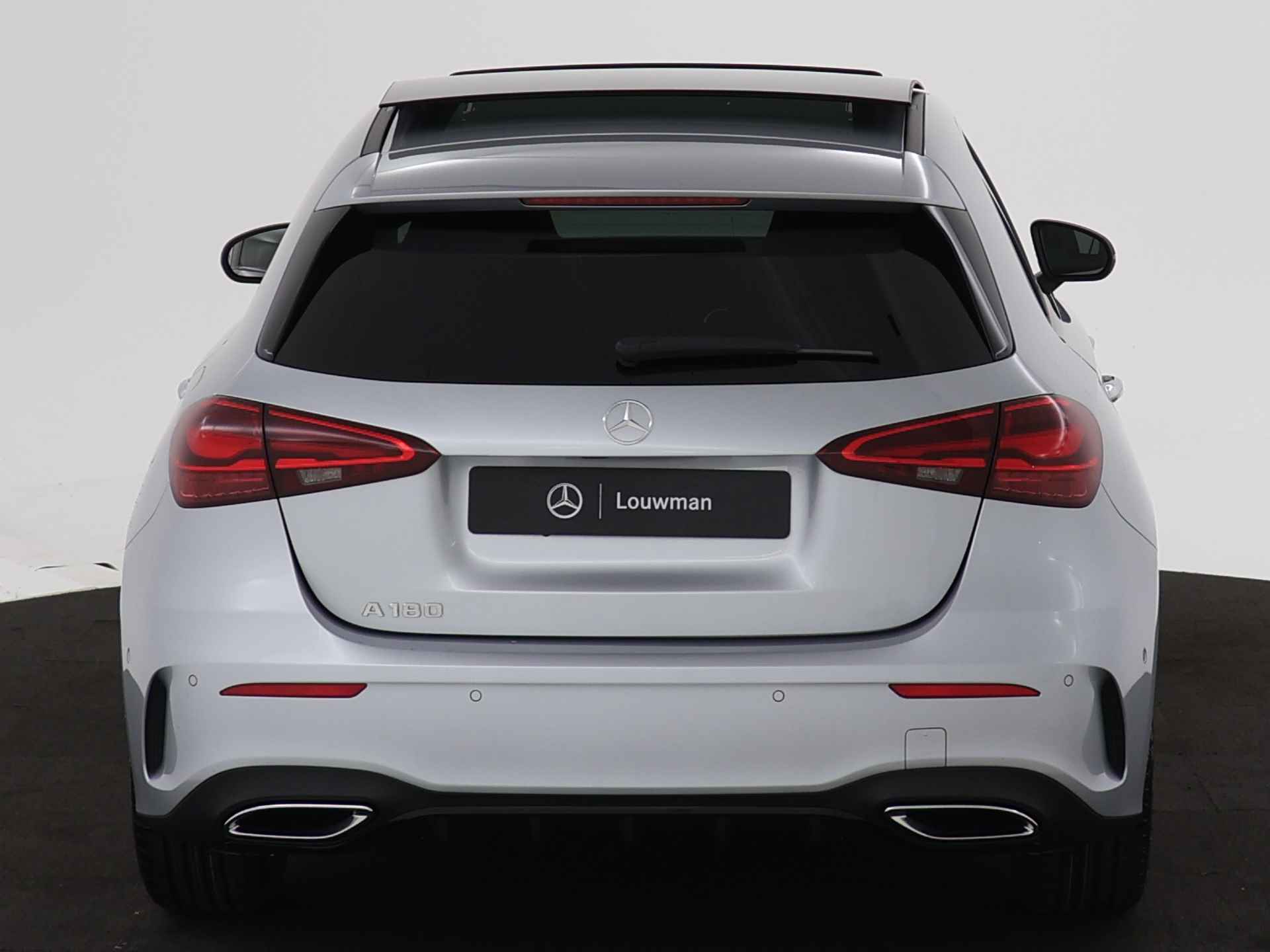 Mercedes-Benz A-Klasse 180 Star Edition AMG Line | Nightpakket | Dodehoekassistent | Parkeerpakket met achteruitrijcamera | KEYLESS GO | Extra USB-poorten | Draadloos oplaadsysteem voor smartphone | Sfeerverlichting | - 25/38