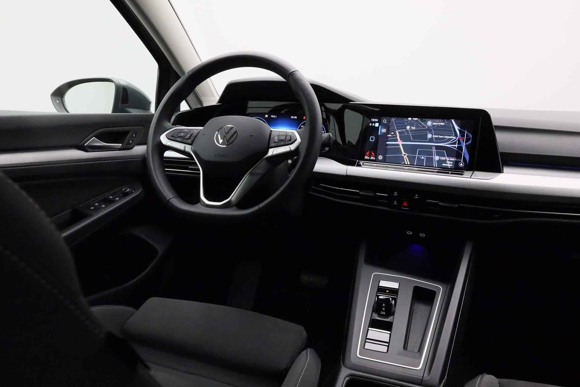 Volkswagen Golf 1.0 eTSI 110PK DSG Life Business | Navi | Camera | ACC | LED plus | 17 inch - 24/40