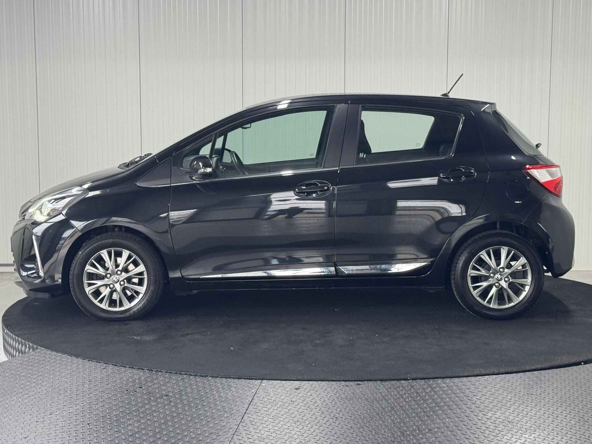 Toyota Yaris 1.5 VVT-i Executive Navi Clima 116pk NL - 2/19