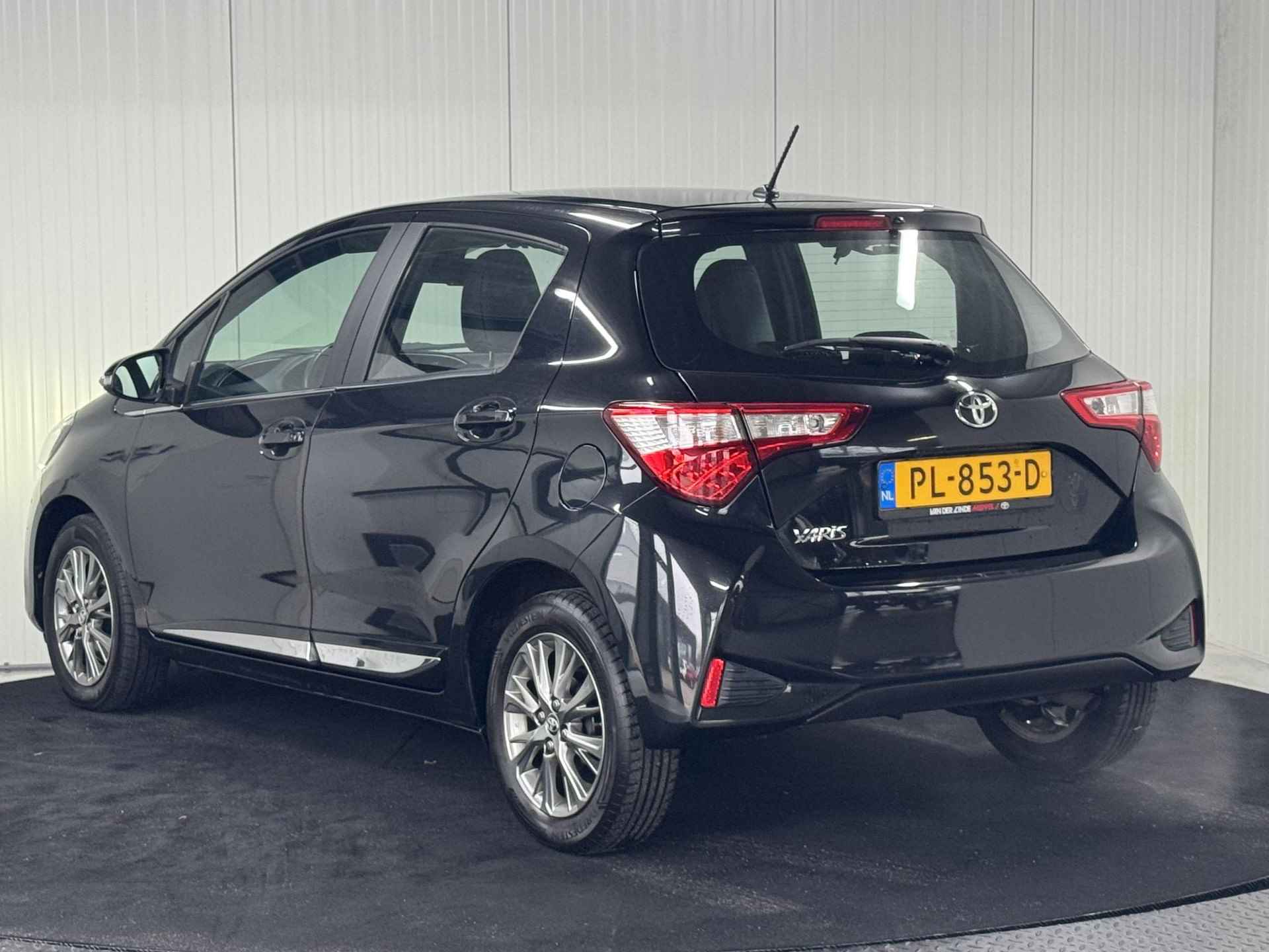 Toyota Yaris 1.5 VVT-i Executive Navi Clima 116pk NL - 3/19