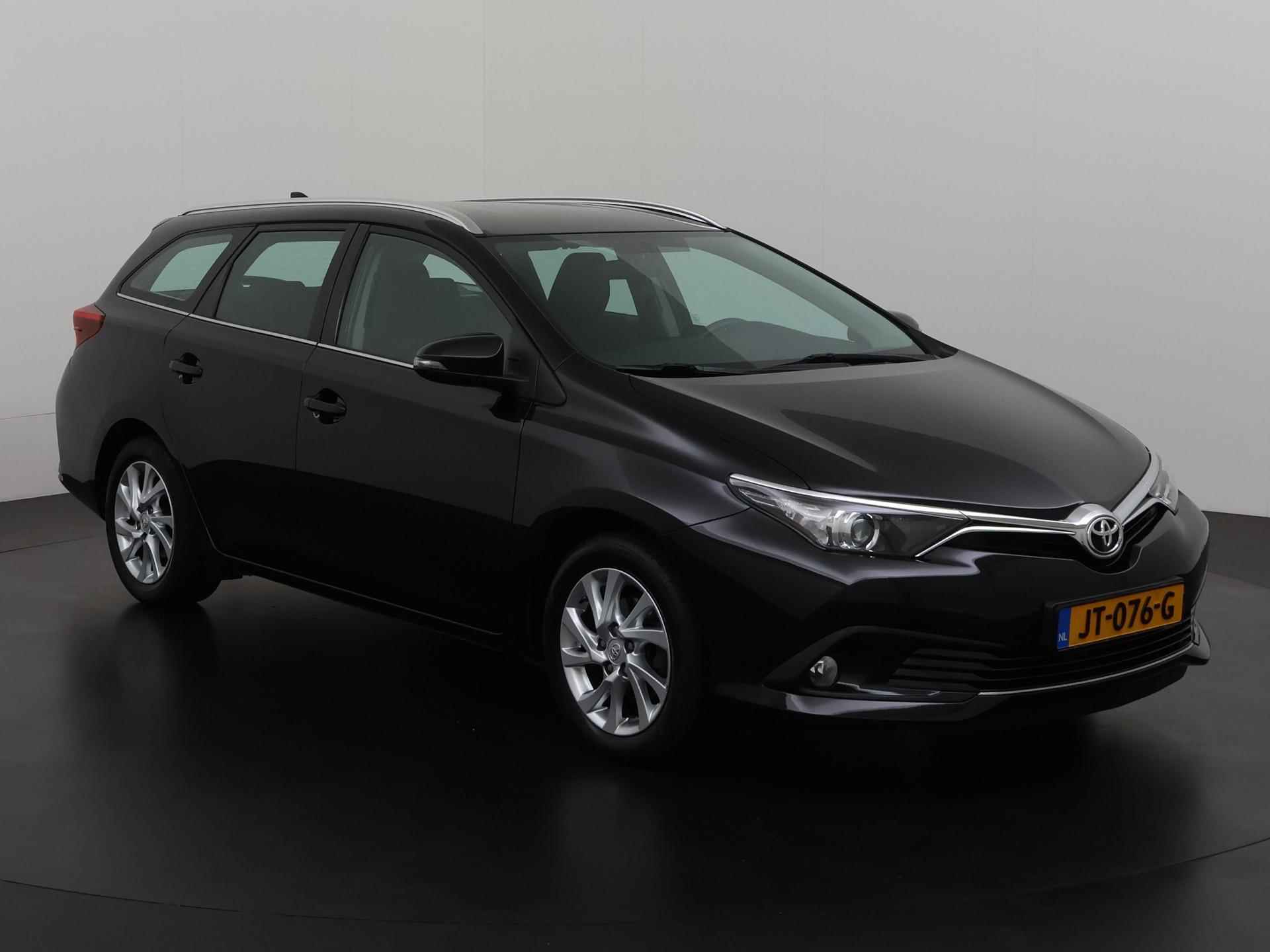 Toyota Auris Touring Sports 1.2T Aspiration Limited | Trekhaak | Camera | Zondag Open! - 30/36