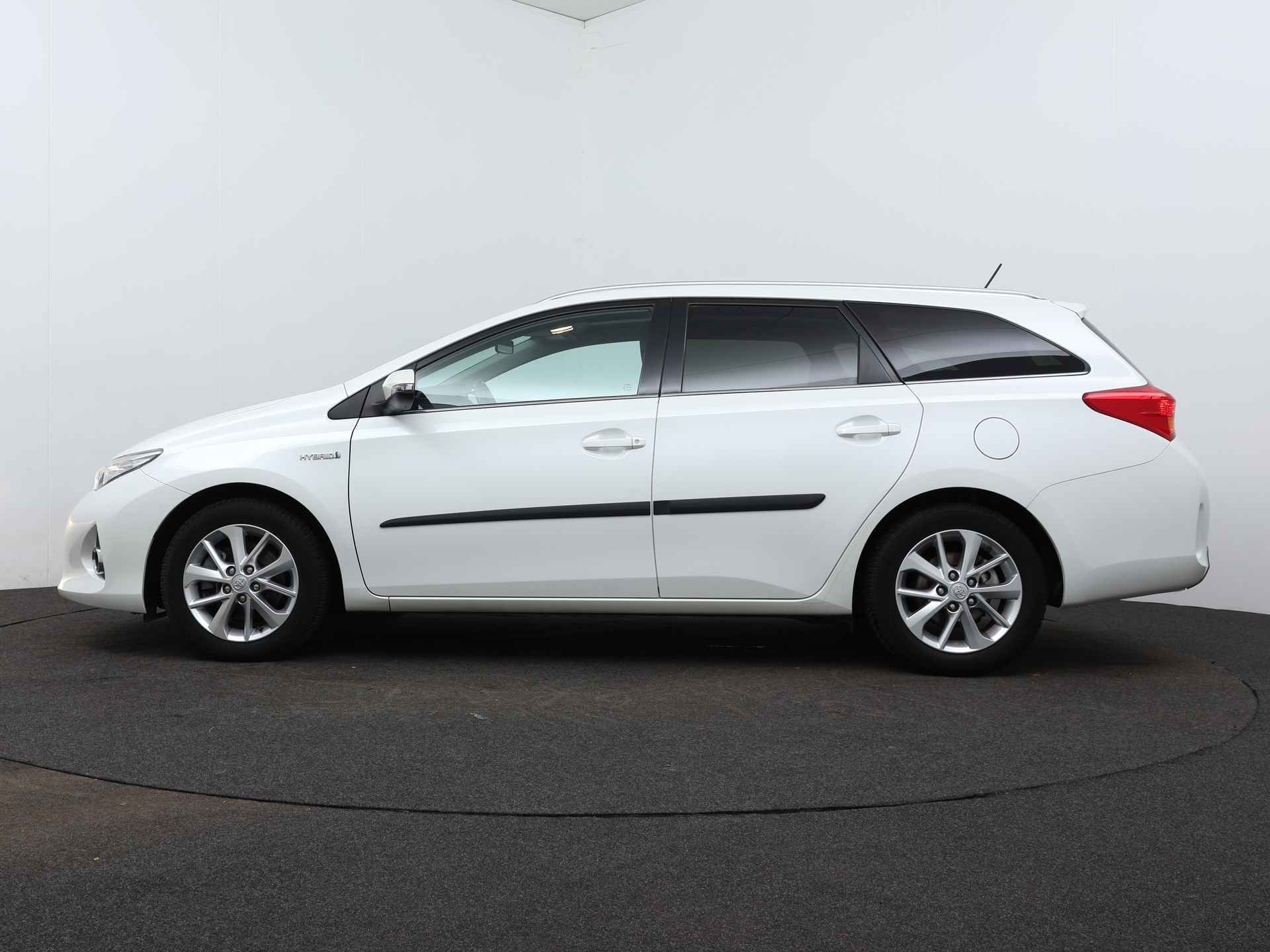 Toyota Auris Touring Sports 1.8 Hybrid Lease | Panoramadak | Navigatie | - 4/47