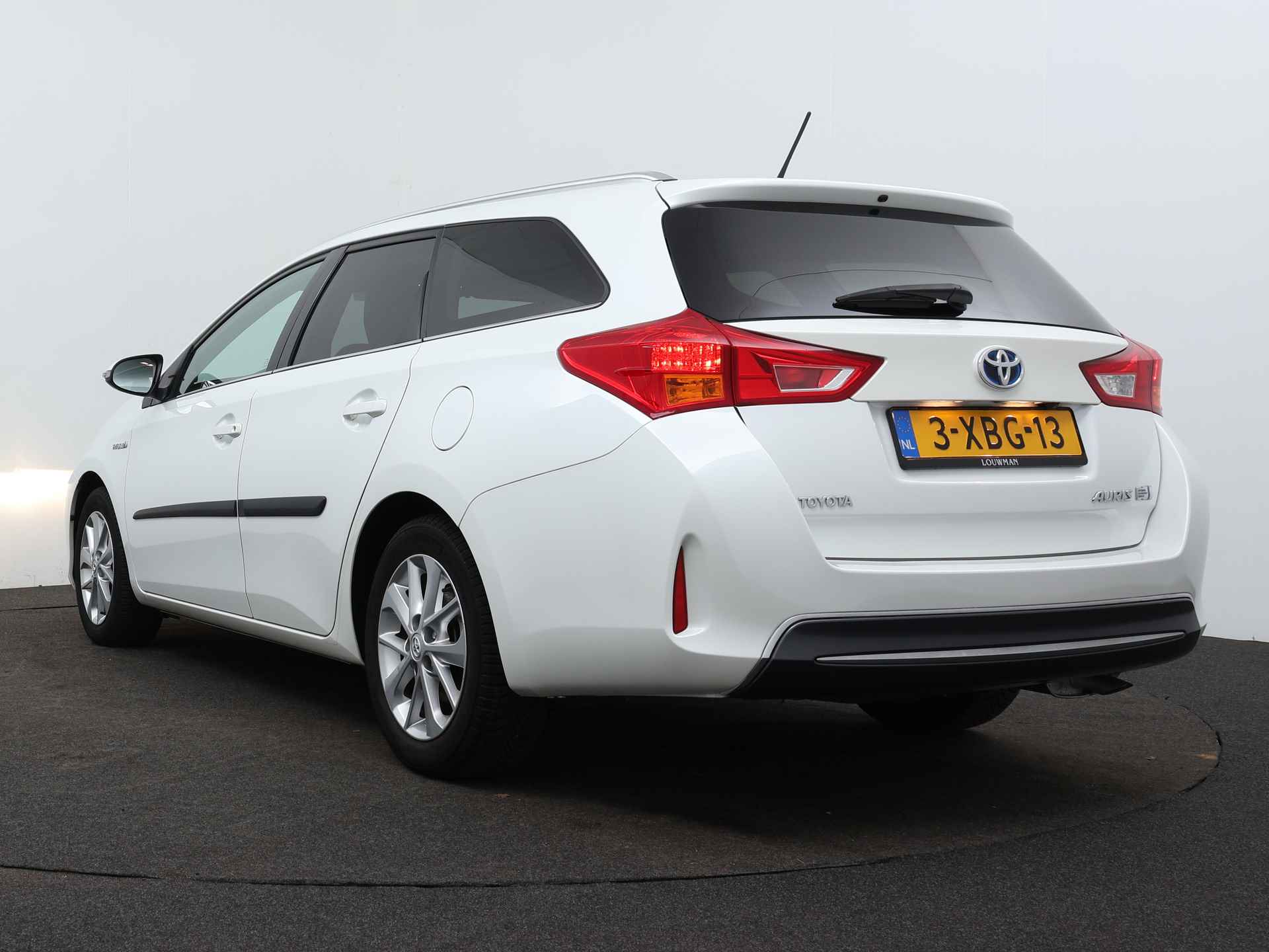 Toyota Auris Touring Sports 1.8 Hybrid Lease | Panoramadak | Navigatie | - 17/47