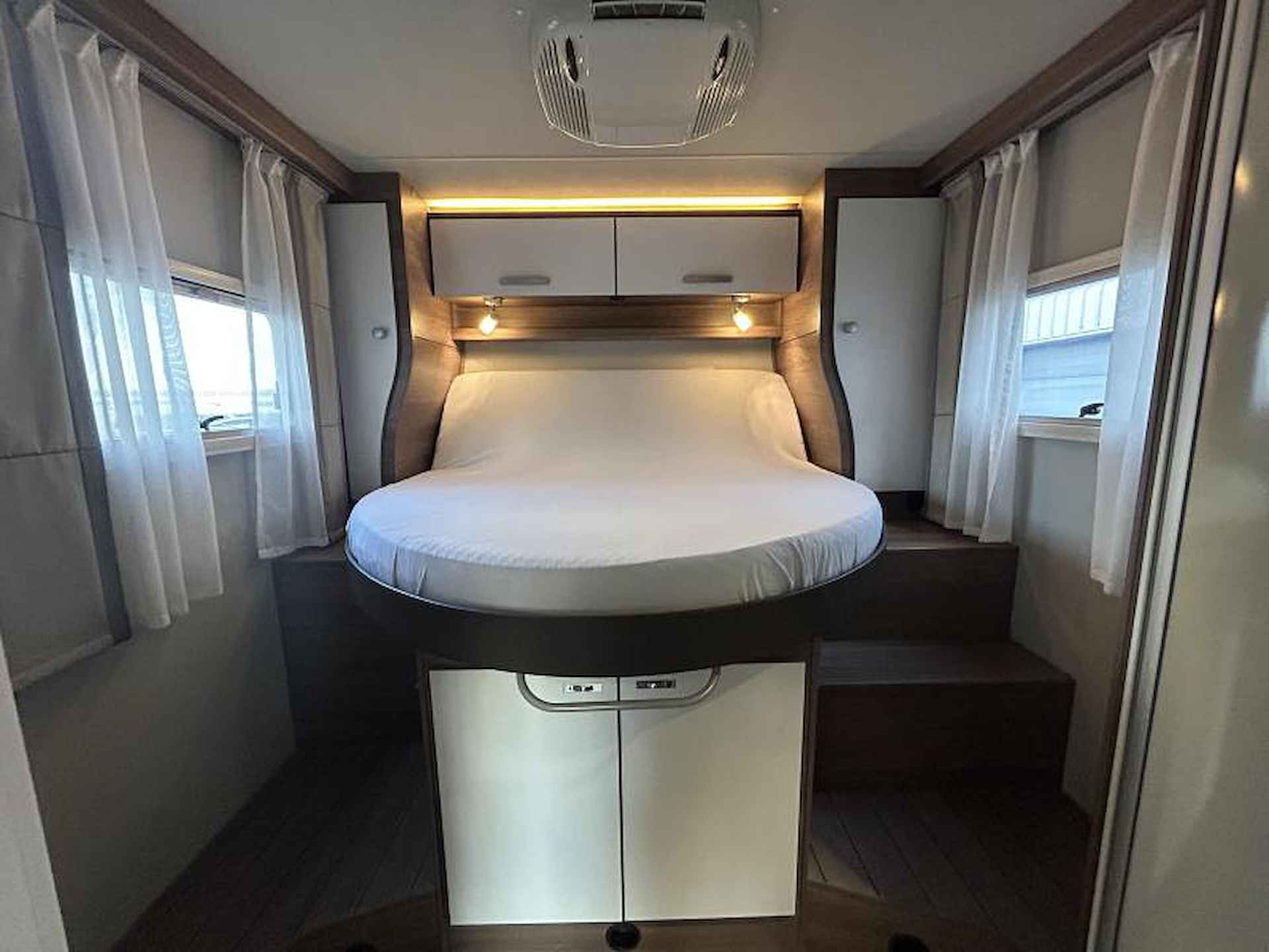 Knaus Live Wave 650 MX Queensbed, Automaat - 10/25