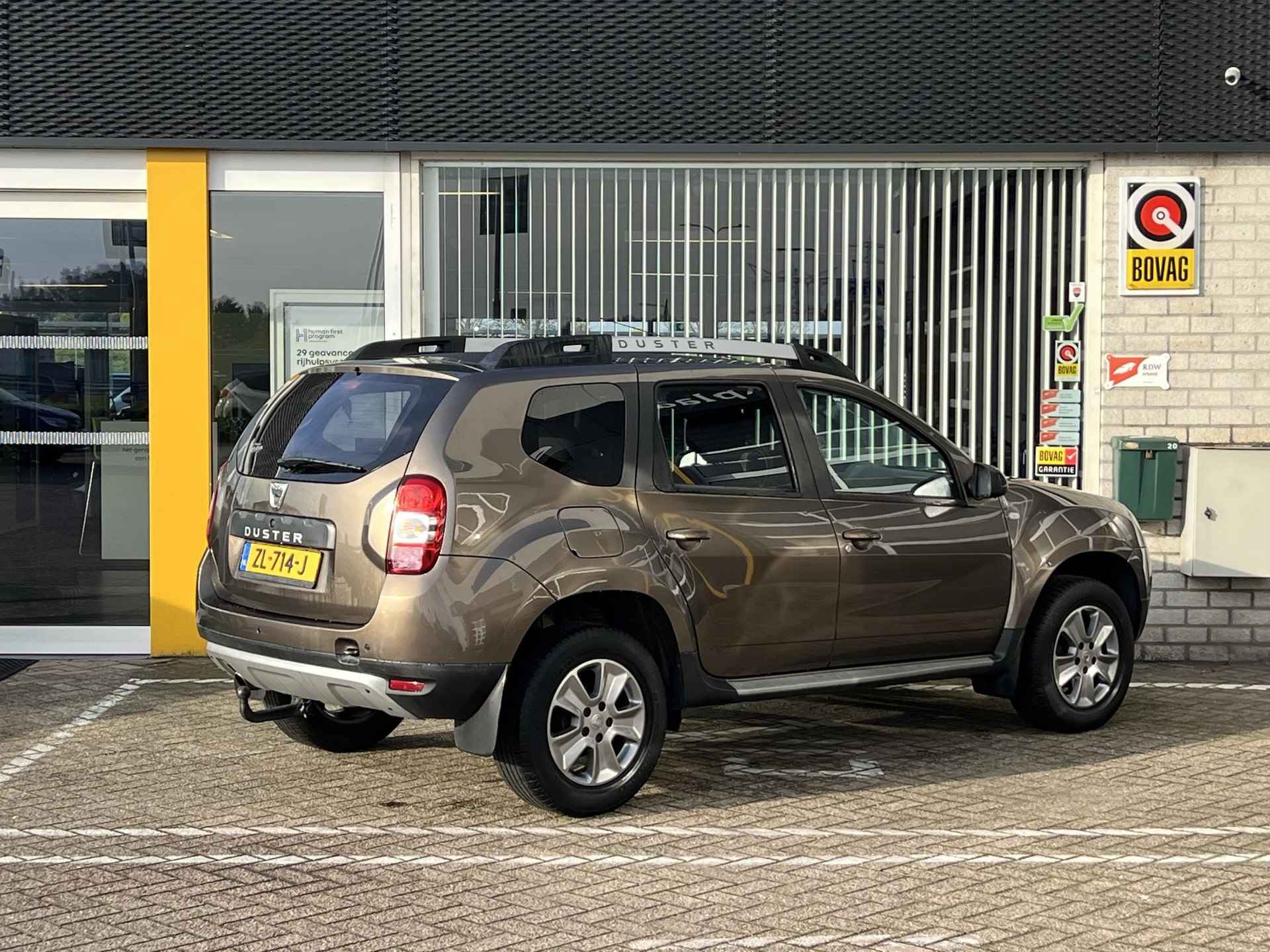 Dacia Duster 1.2 TCe 125 Lauréate | Trekhaak | Navigatie | Achteruitrijcamera | - 3/29