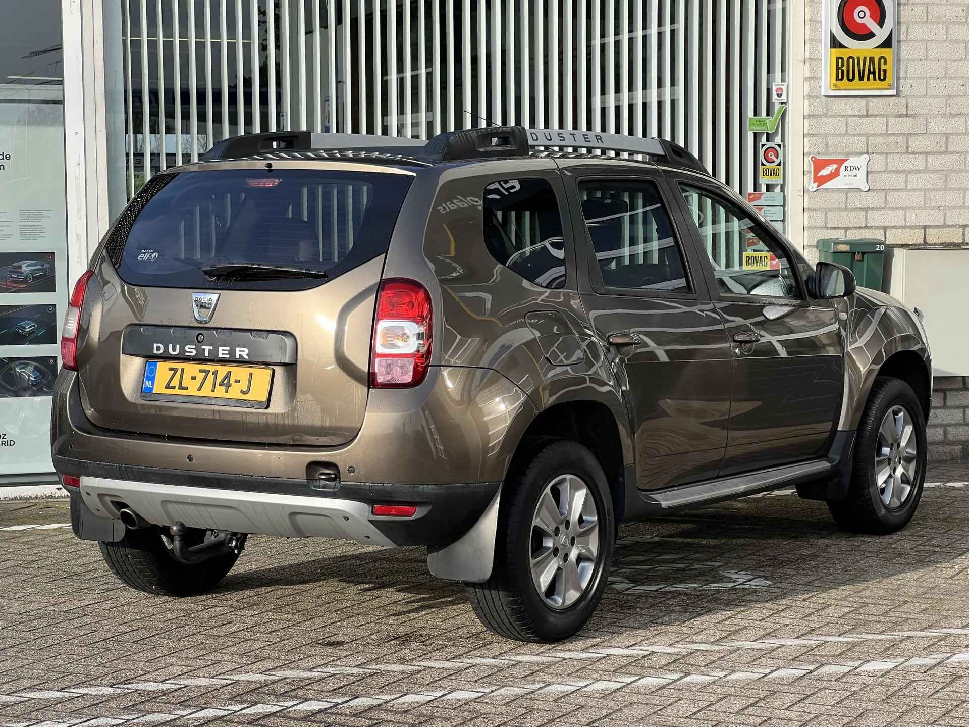 Dacia Duster 1.2 TCe 125 Lauréate | Trekhaak | Navigatie | Achteruitrijcamera | - 28/29