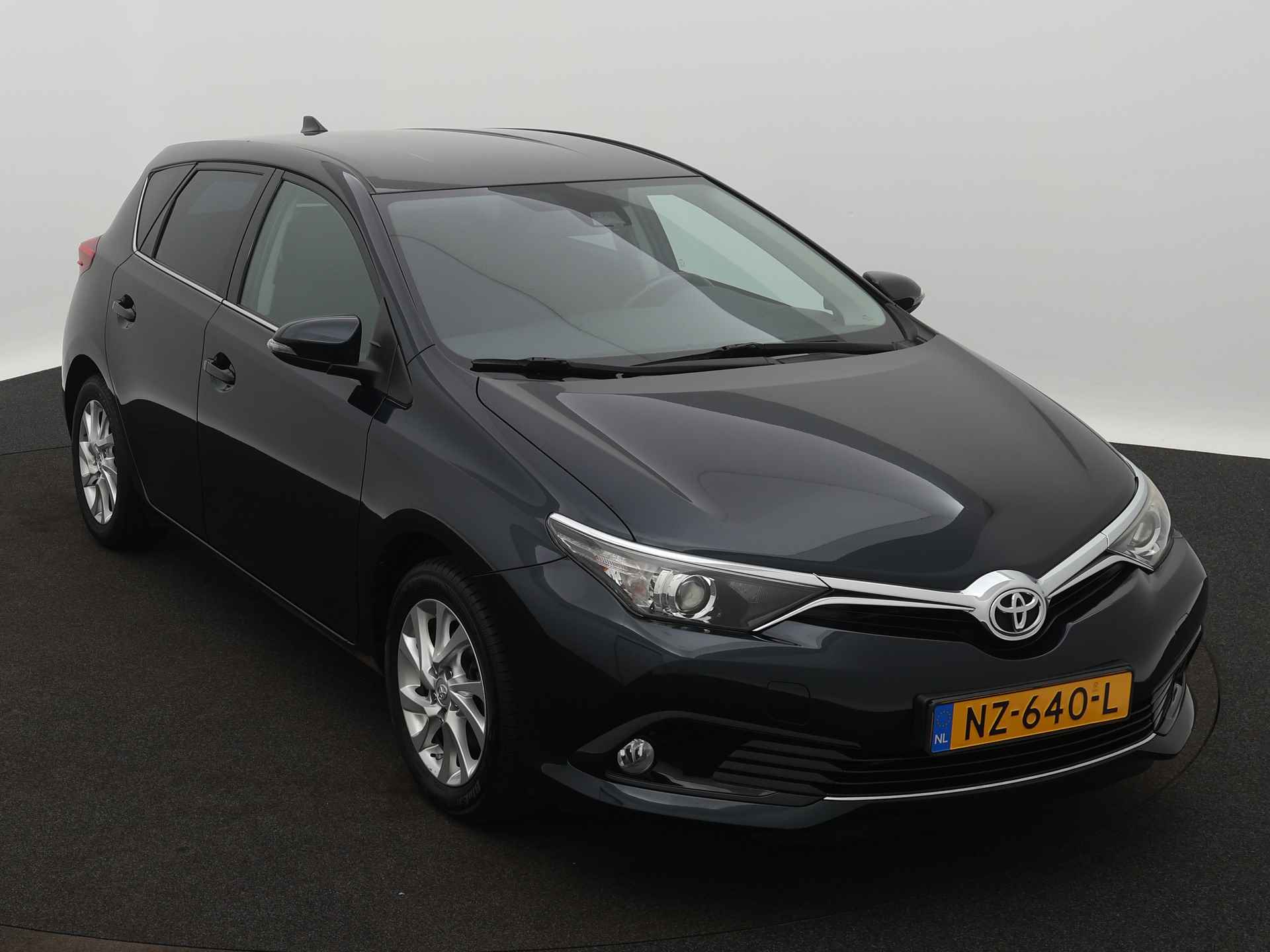 Toyota Auris 1.2T Aspiration | Navigatie | Camera | LM velgen | Trekhaak | Climate Control | - 29/44