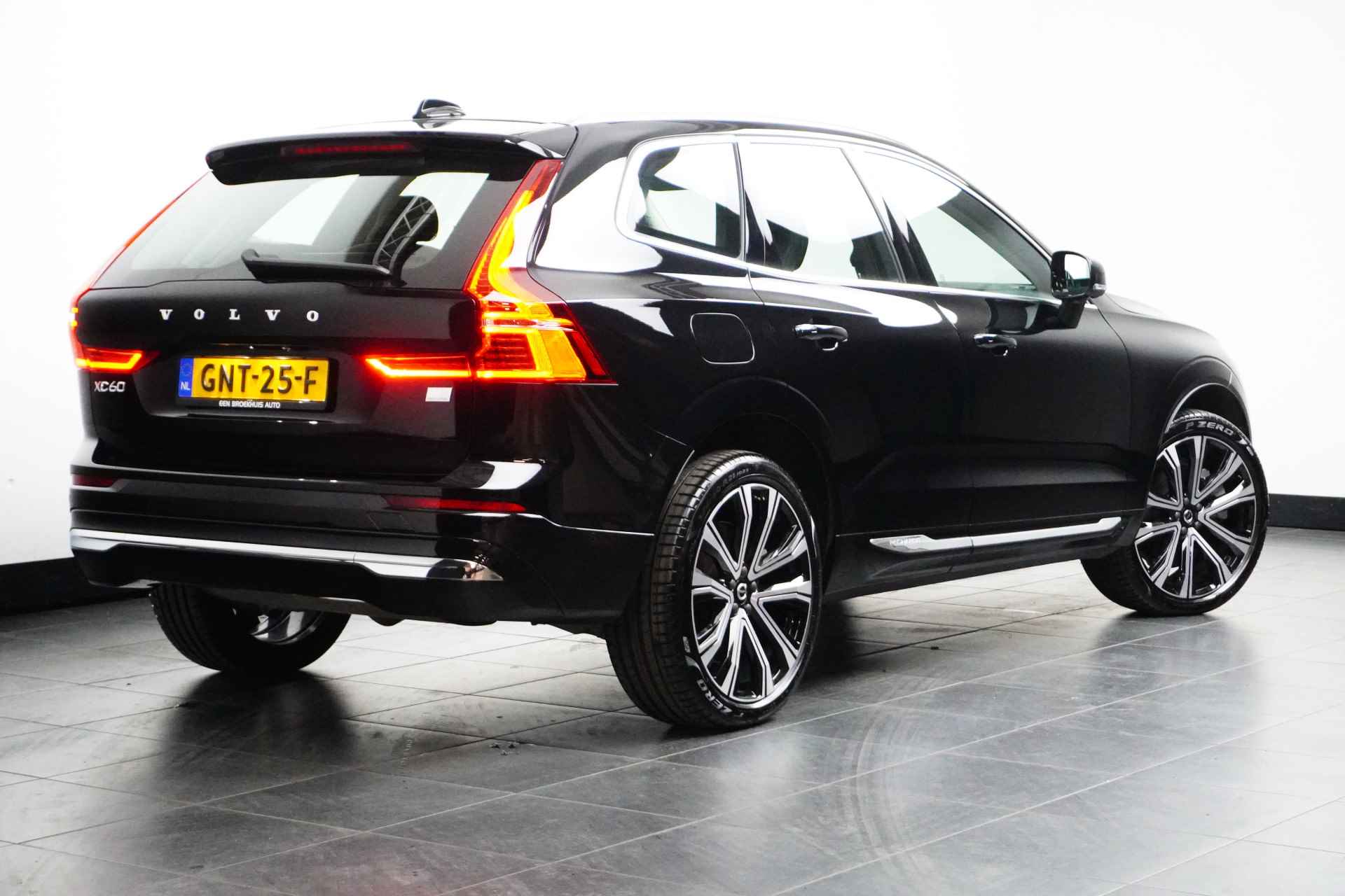 Volvo XC60 Recharge T6 AWD Plus Bright | Panoramadak | 360 Camera | Leder | Lichtmetalen velgen | Stoel en stuur verwarming | BLIS | Memory - 5/33