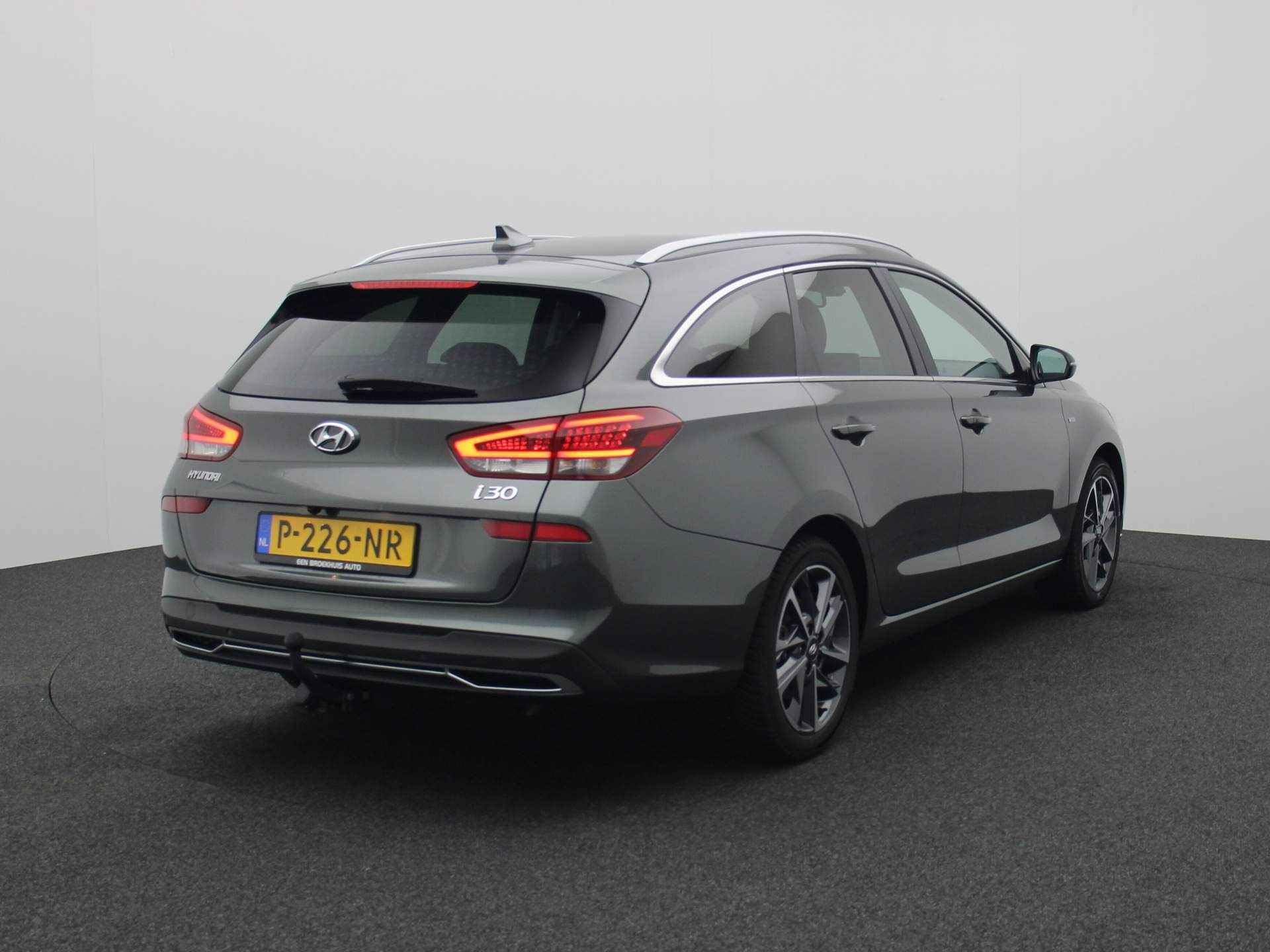 Hyundai i30 Wagon 1.5 T-GDi 160PK MHEV Premium | Stuur verwarming | Stoel Ventilatie en Verwarming | Camera | Navigatie | 17" lichtmetaal | Clima | Cruise | Bluetooth | LED | Virtueel Dashboard - 6/37