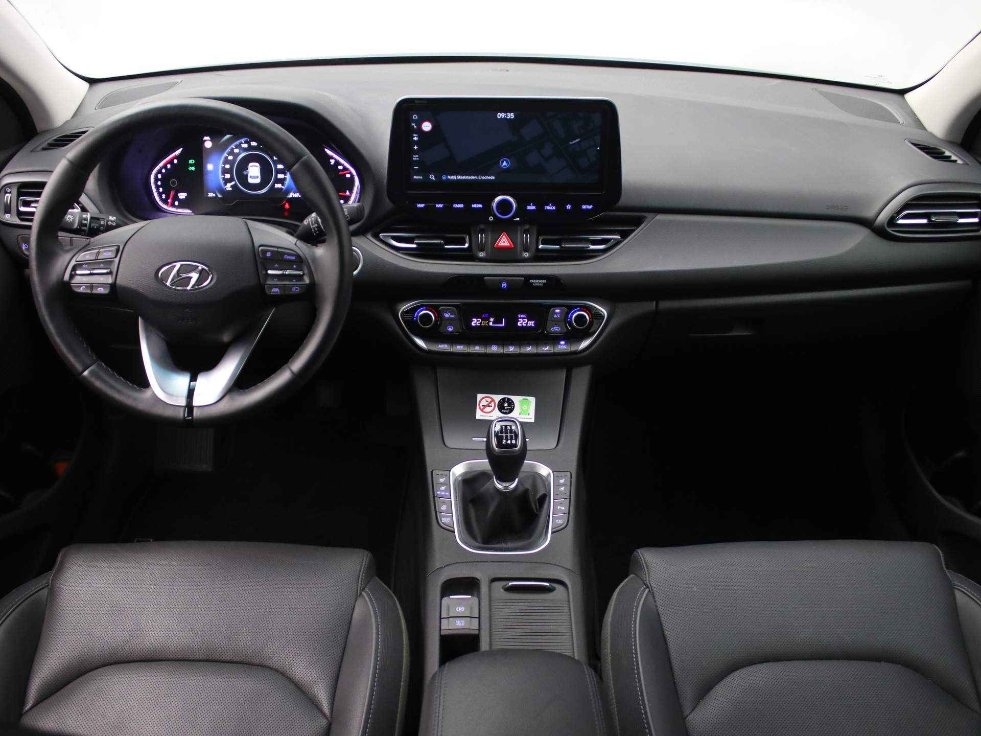 Hyundai i30 Wagon 1.5 T-GDi 160PK MHEV Premium | Stuur verwarming | Stoel Ventilatie en Verwarming | Camera | Navigatie | 17" lichtmetaal | Clima | Cruise | Bluetooth | LED | Virtueel Dashboard - 9/37