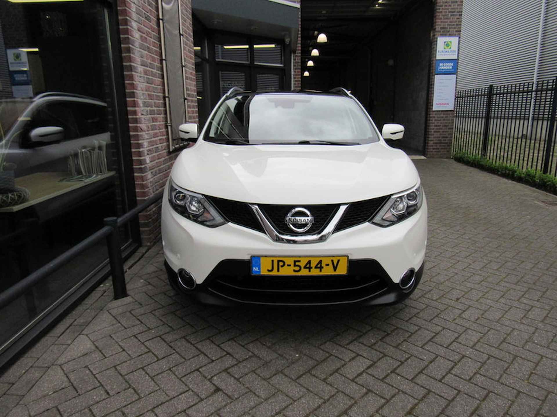 Nissan Qashqai 1.6 163pk DIG-T Tekna Stoel/voorruit Verwarming/Pano/ 360 camera 1500 kg trekgewicht - 4/26