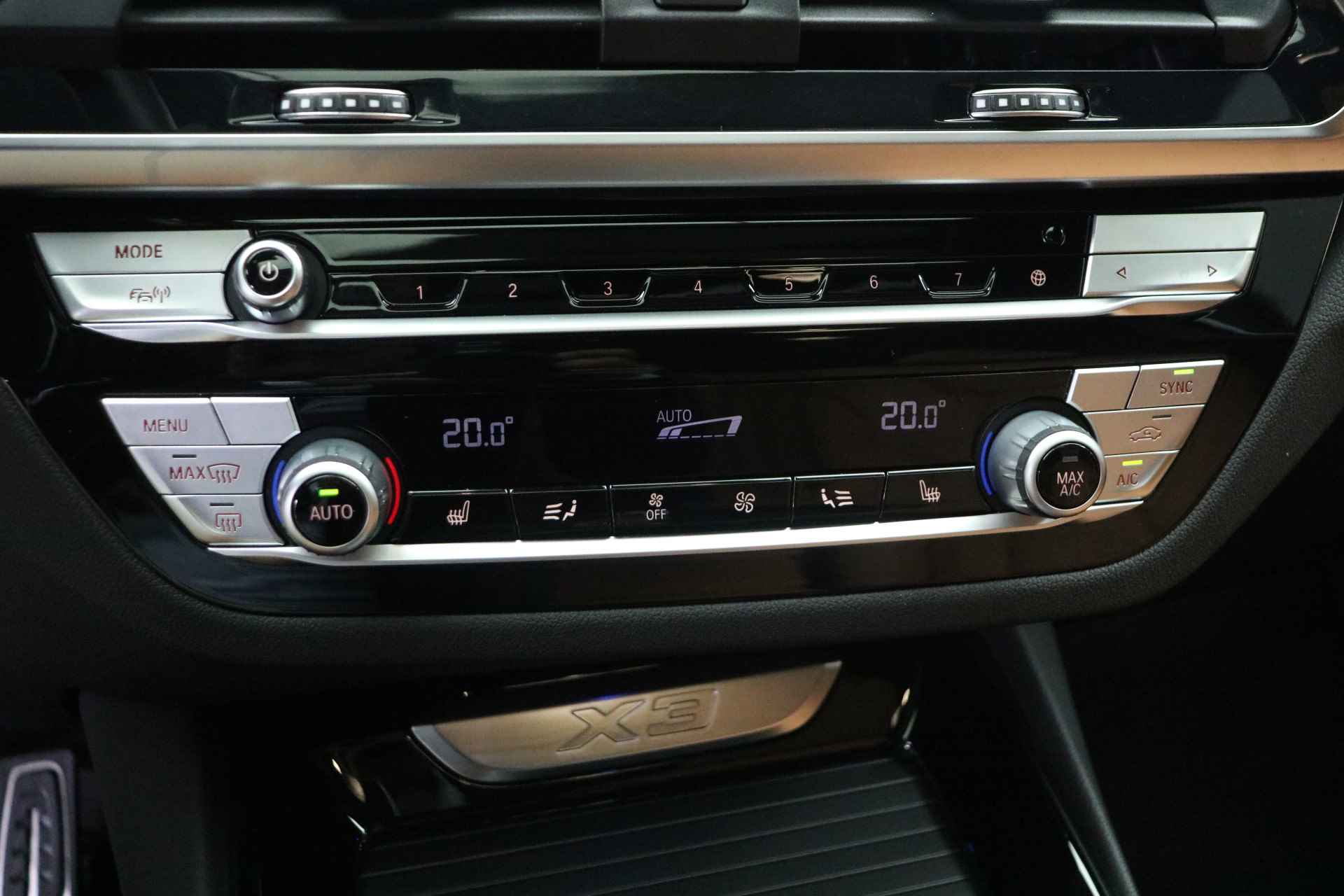 BMW X3 xDrive30e High Executive M Sport Automaat / Panoramadak / Trekhaak / Adaptieve LED / Parking Assistant Plus / Sportstoelen / Comfort Access / Leder - 17/25