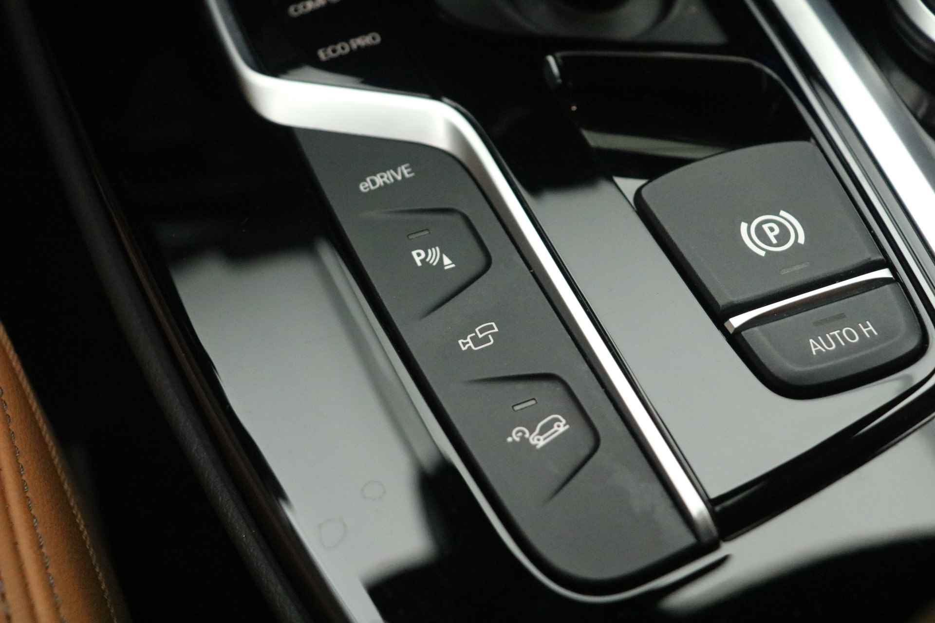 BMW X3 xDrive30e High Executive M Sport Automaat / Panoramadak / Trekhaak / Adaptieve LED / Parking Assistant Plus / Sportstoelen / Comfort Access / Leder - 19/25