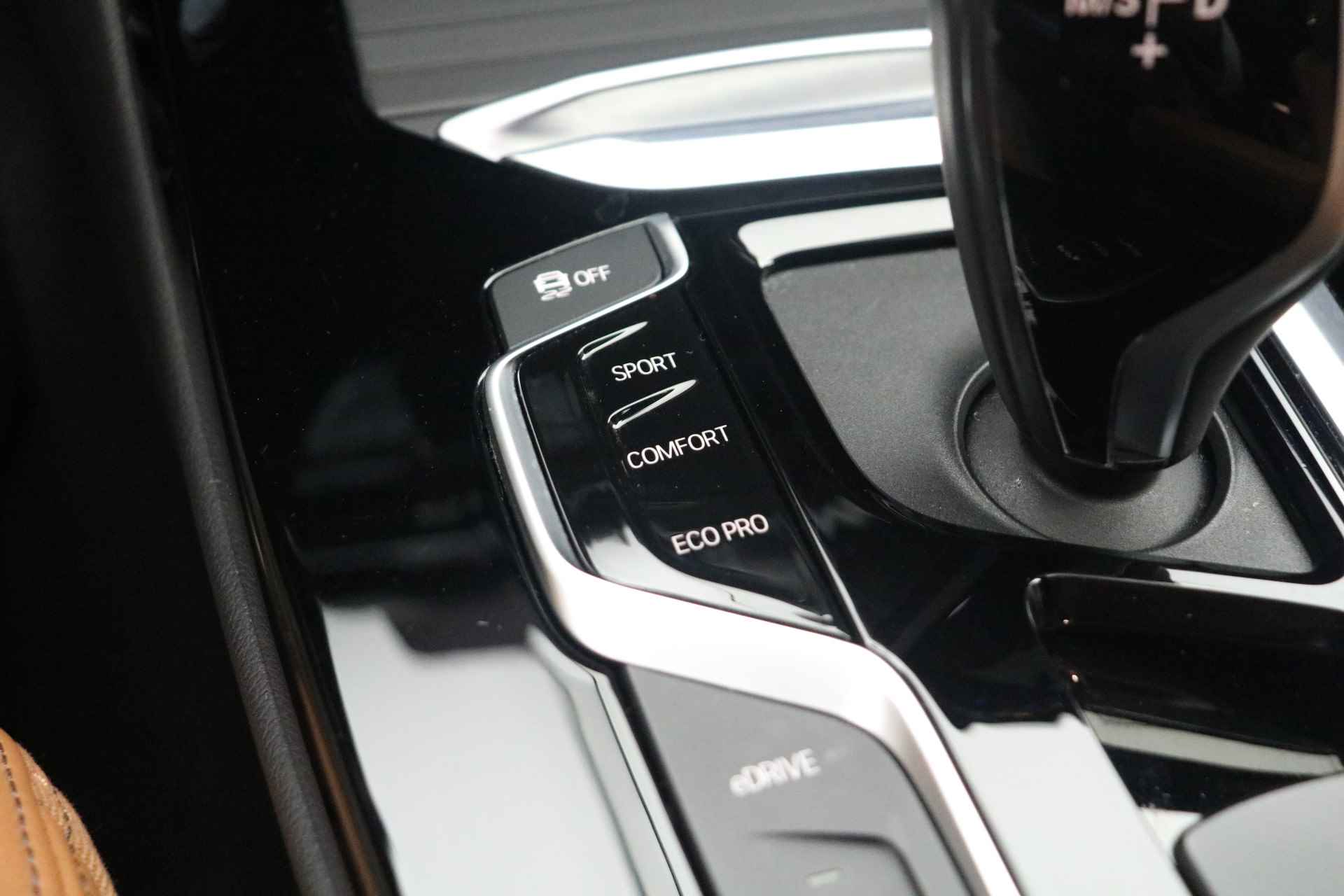 BMW X3 xDrive30e High Executive M Sport Automaat / Panoramadak / Trekhaak / Adaptieve LED / Parking Assistant Plus / Sportstoelen / Comfort Access / Leder - 20/25