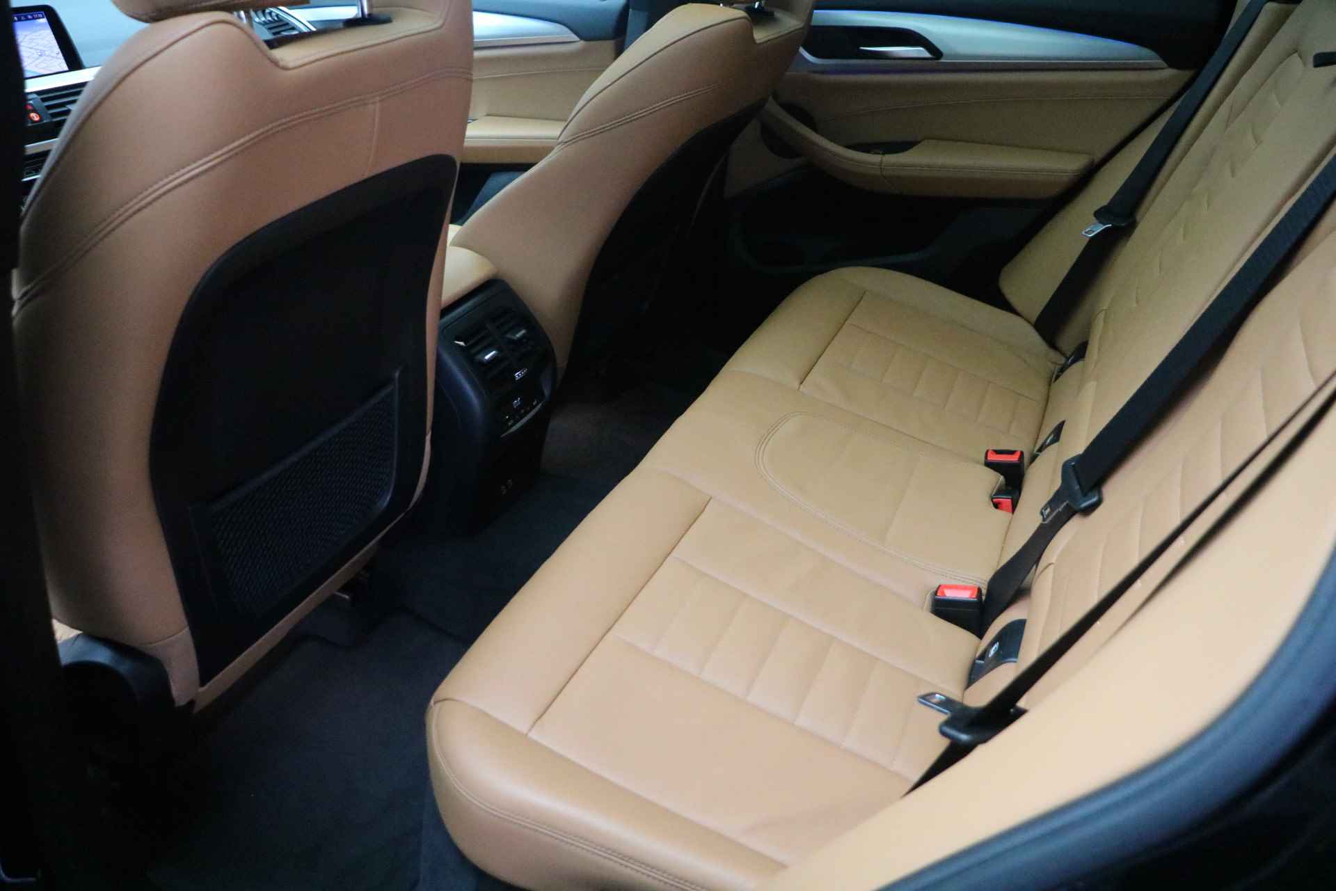 BMW X3 xDrive30e High Executive M Sport Automaat / Panoramadak / Trekhaak / Adaptieve LED / Parking Assistant Plus / Sportstoelen / Comfort Access / Leder - 23/25