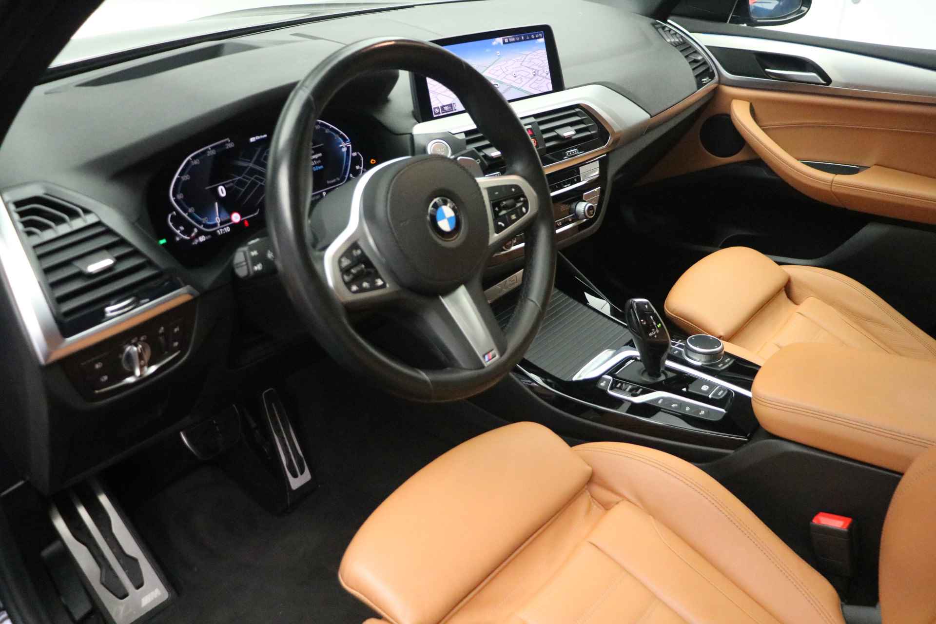 BMW X3 xDrive30e High Executive M Sport Automaat / Panoramadak / Trekhaak / Adaptieve LED / Parking Assistant Plus / Sportstoelen / Comfort Access / Leder - 24/25