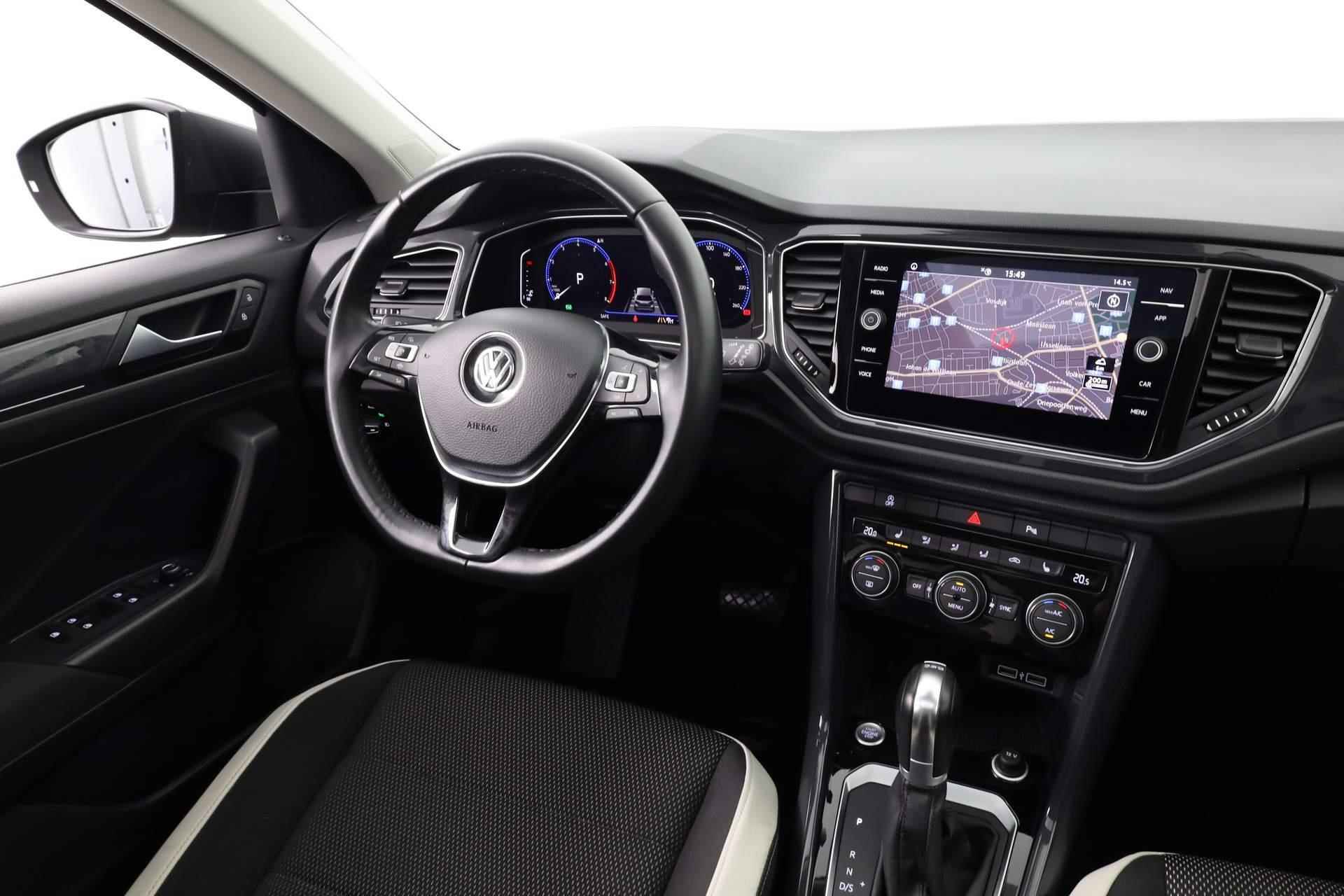 Volkswagen T-Roc 1.5 TSI 150PK DSG Sport | Pano | Camera | Keyless | Trekhaak | 17 inch - 26/39