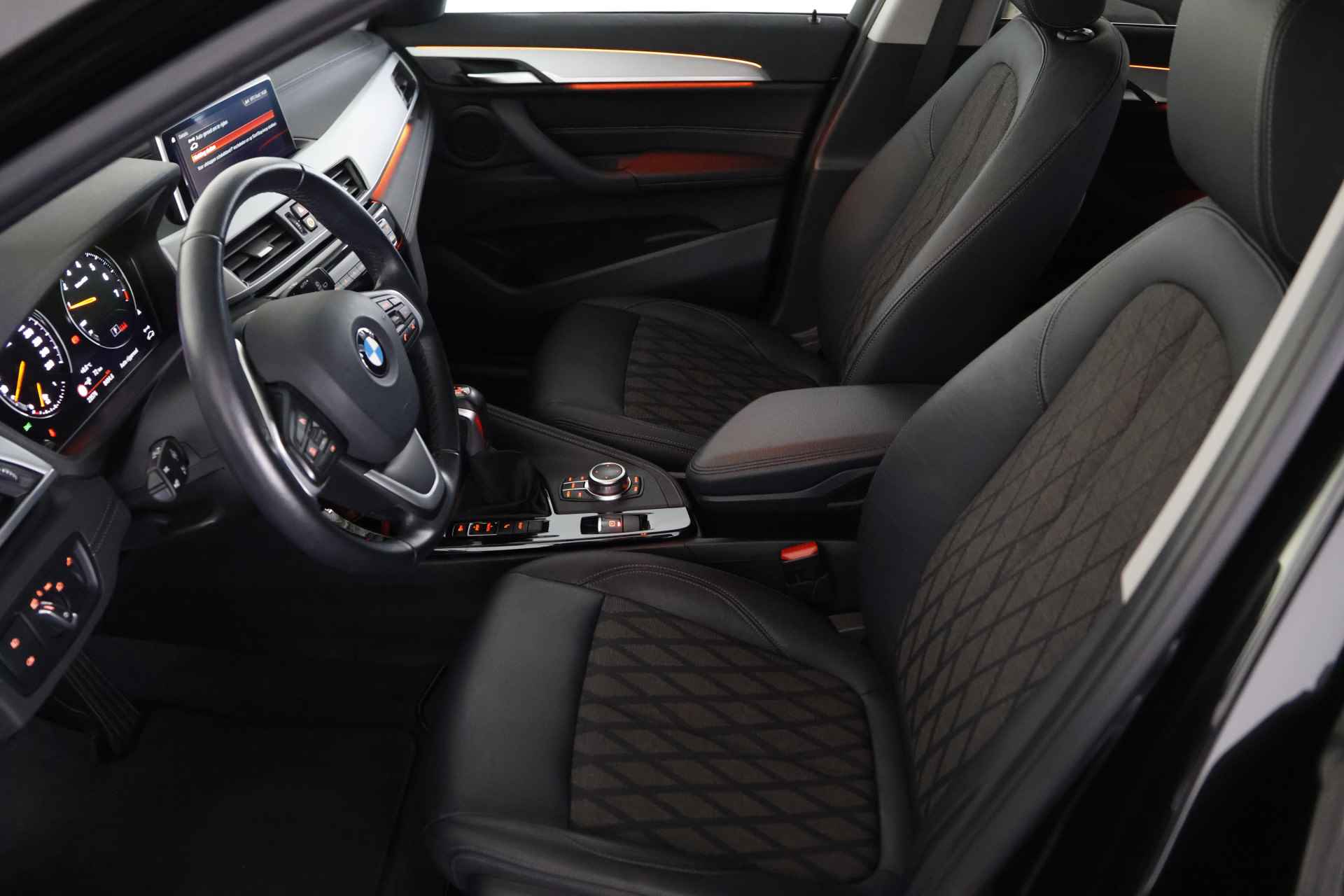 BMW X1 xDrive25e X-Line / Panorama / Opendak / Navi / DAB / LED / Trekhaak - 3/32