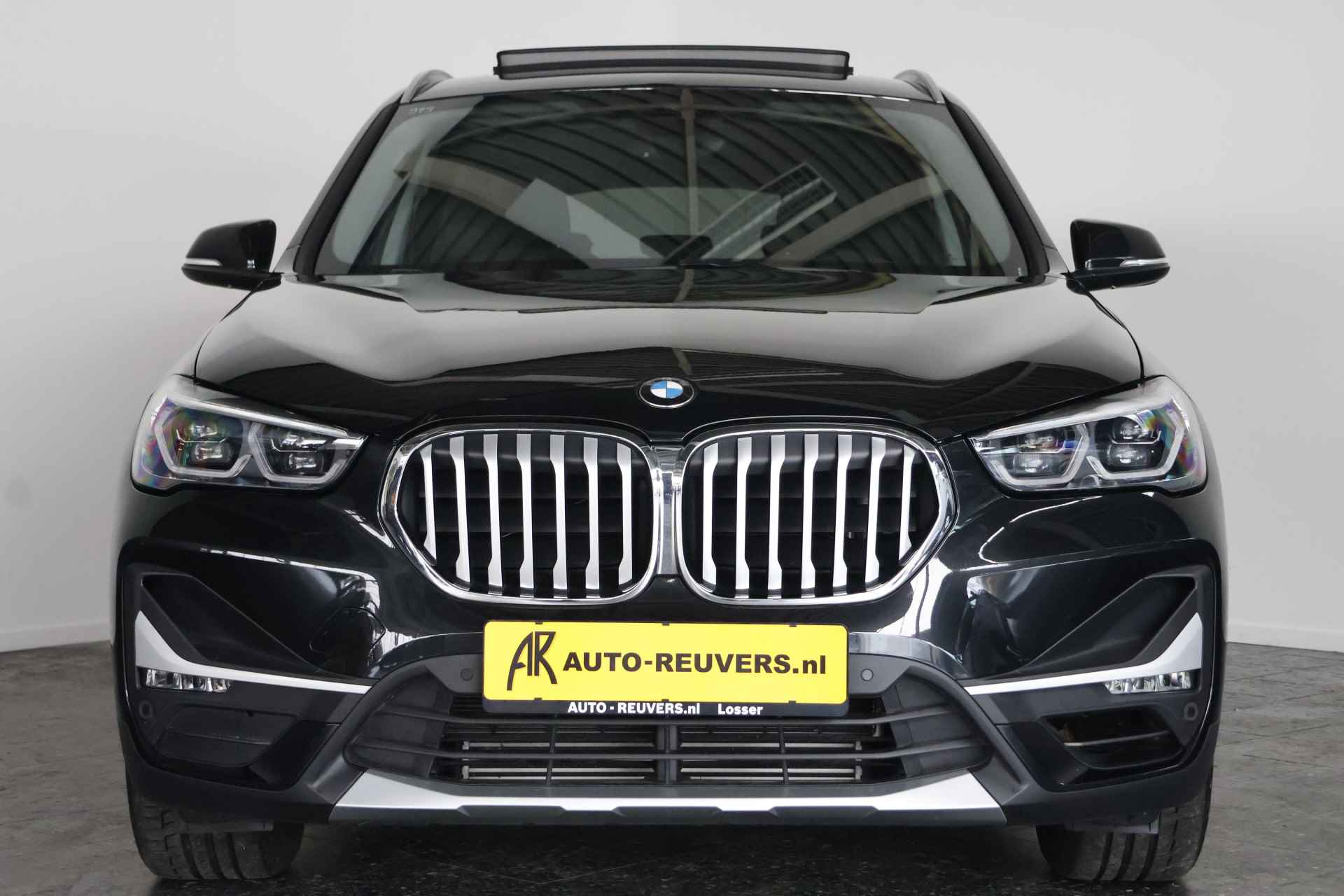 BMW X1 xDrive25e X-Line / Panorama / Opendak / Navi / DAB / LED / Trekhaak - 8/32