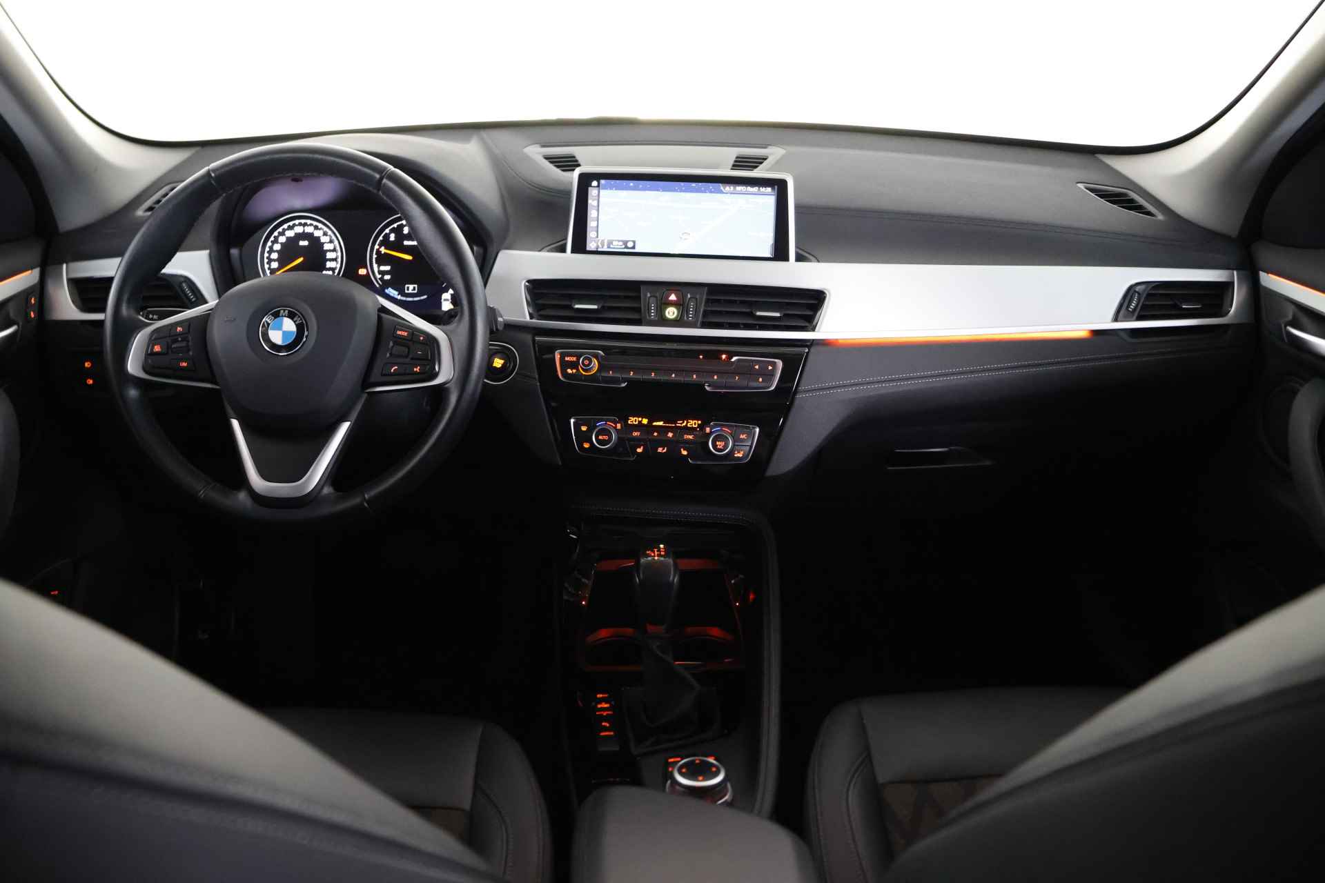 BMW X1 xDrive25e X-Line / Panorama / Opendak / Navi / DAB / LED / Trekhaak - 16/32