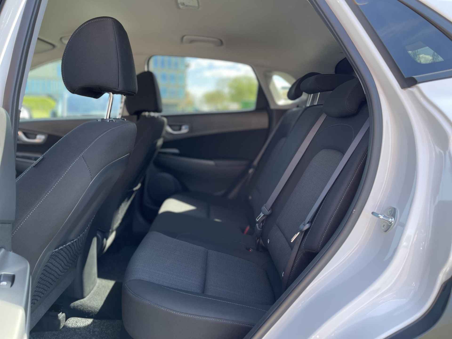 Hyundai Kona 1.6 GDI HEV Fashion | Navigatie | Camera | Apple Carplay/Android Auto | Head-Up Display | Premium Audio | Adapt. Cruise Control | Dodehoek Detectie | Rijklaarprijs! - 12/28