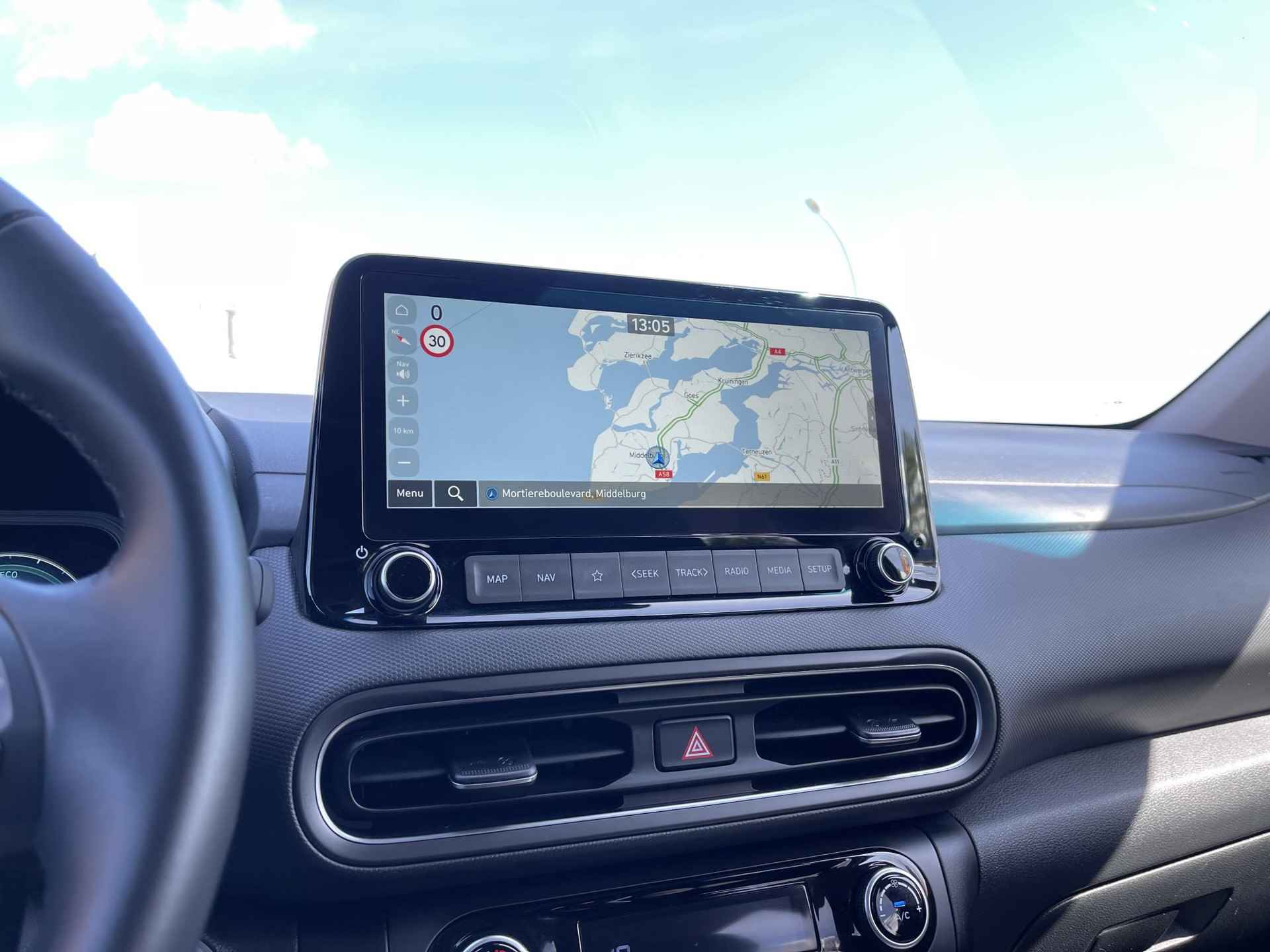 Hyundai Kona 1.6 GDI HEV Fashion | Navigatie | Camera | Apple Carplay/Android Auto | Head-Up Display | Premium Audio | Adapt. Cruise Control | Dodehoek Detectie | Rijklaarprijs! - 16/28