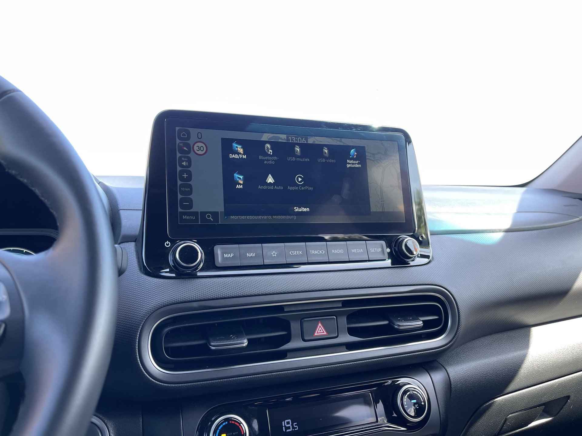 Hyundai Kona 1.6 GDI HEV Fashion | Navigatie | Camera | Apple Carplay/Android Auto | Head-Up Display | Premium Audio | Adapt. Cruise Control | Dodehoek Detectie | Rijklaarprijs! - 18/28