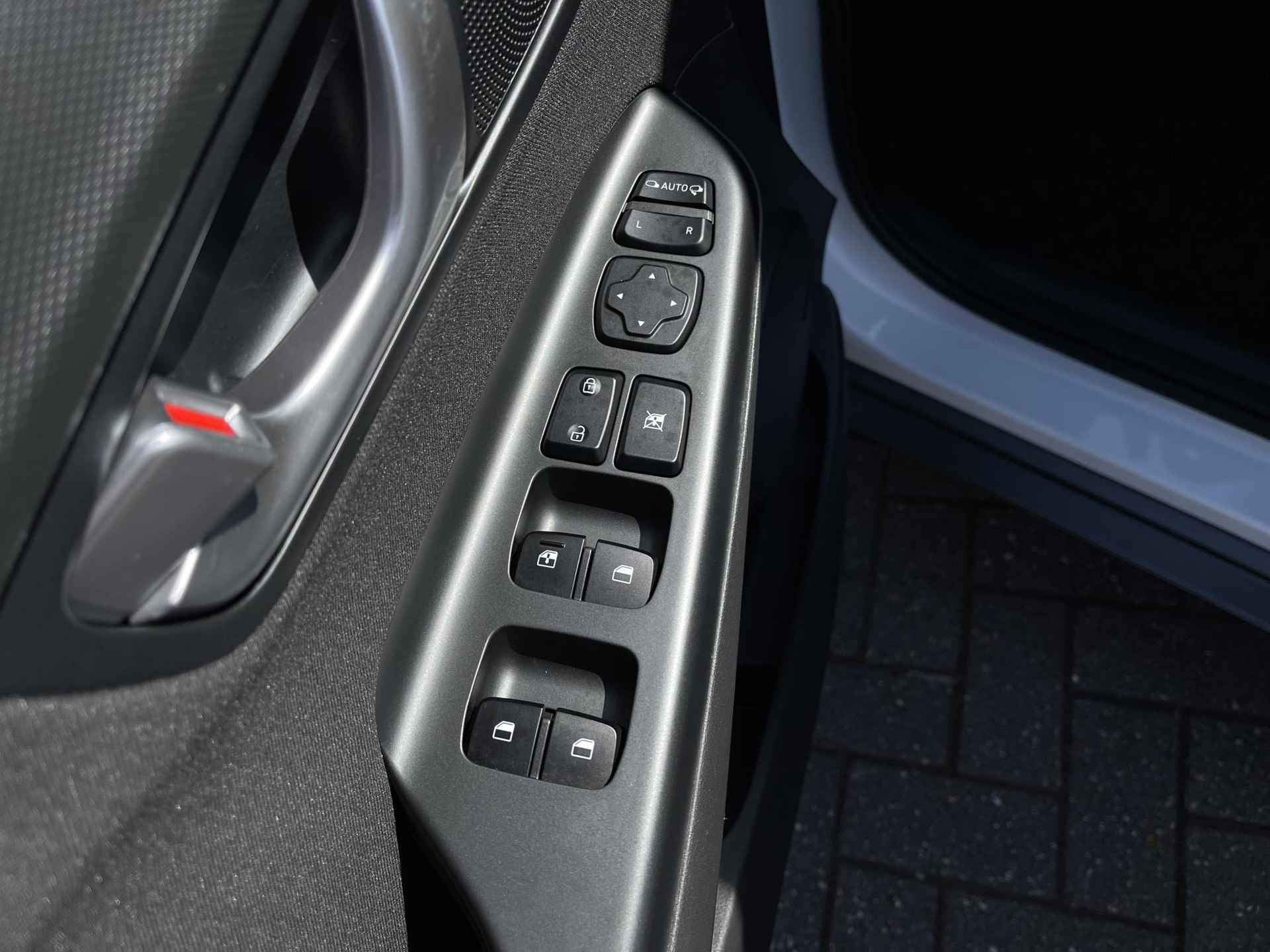 Hyundai Kona 1.6 GDI HEV Fashion | Navigatie | Camera | Apple Carplay/Android Auto | Head-Up Display | Premium Audio | Adapt. Cruise Control | Dodehoek Detectie | Rijklaarprijs! - 26/28