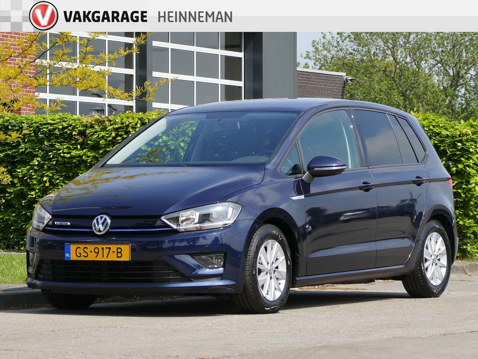 Volkswagen Golf Sportsvan 1.0 TSI 115 pk | trekhaak | parkeersensoren | airco | 100% onderhouden - 1/42