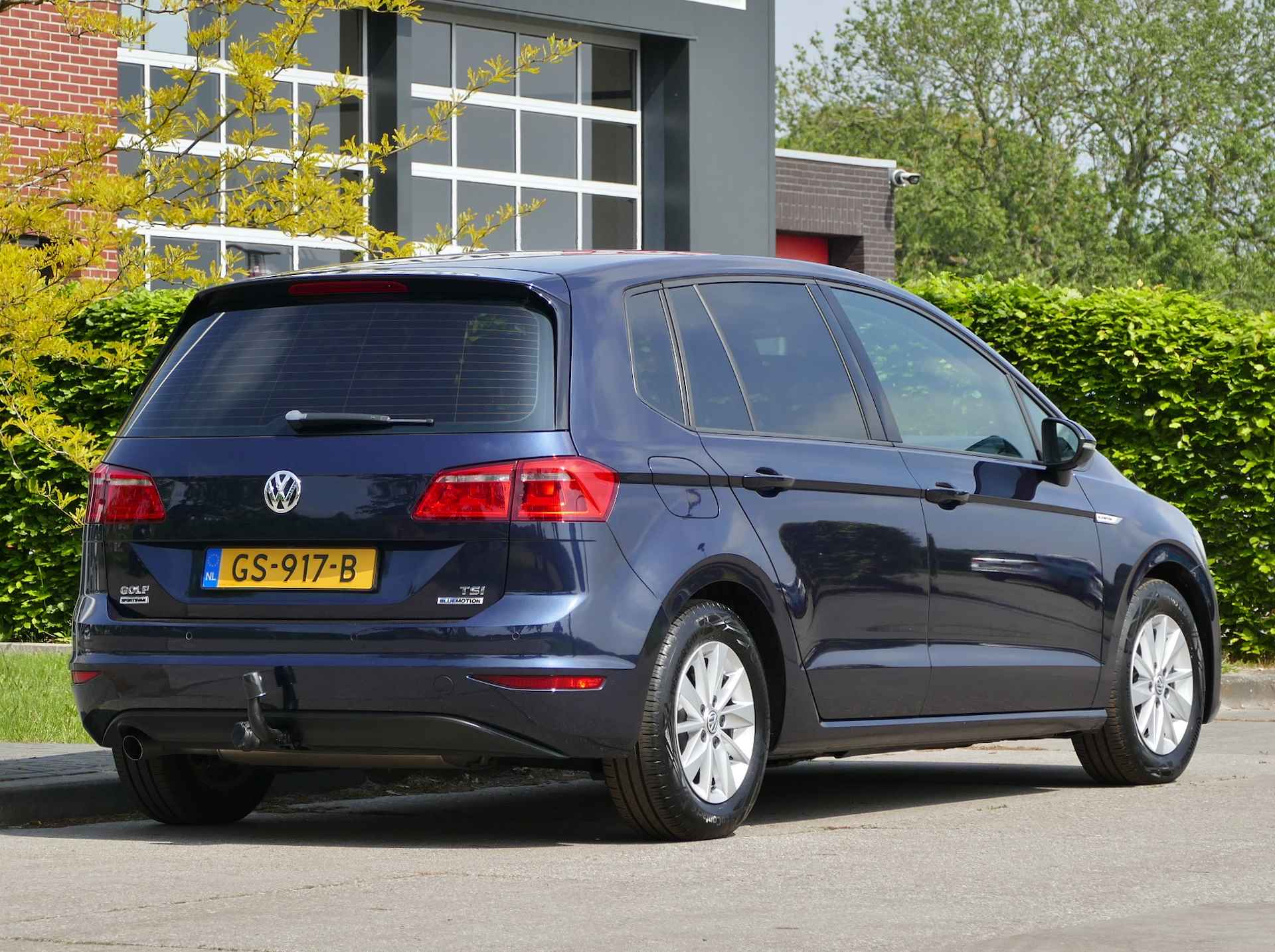 Volkswagen Golf Sportsvan 1.0 TSI 115 pk | trekhaak | parkeersensoren | airco | 100% onderhouden - 2/42